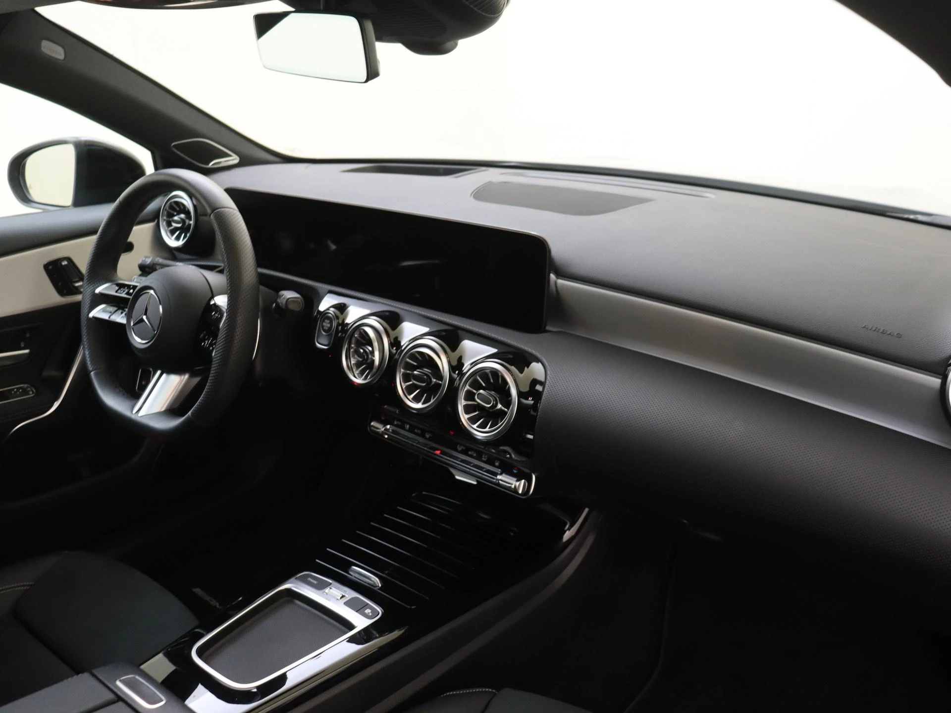Mercedes-Benz-A-Klasse-image-3