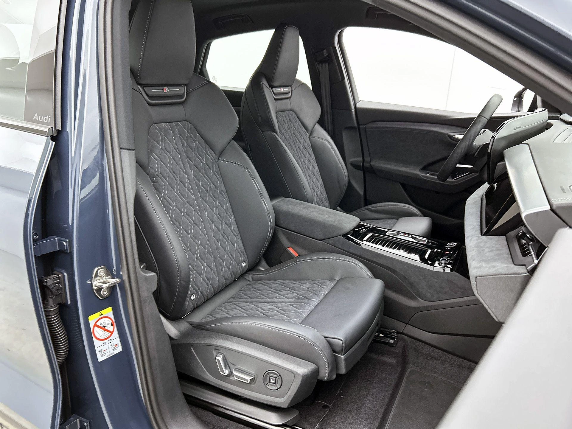 Audi-Q6 e-tron-image-42