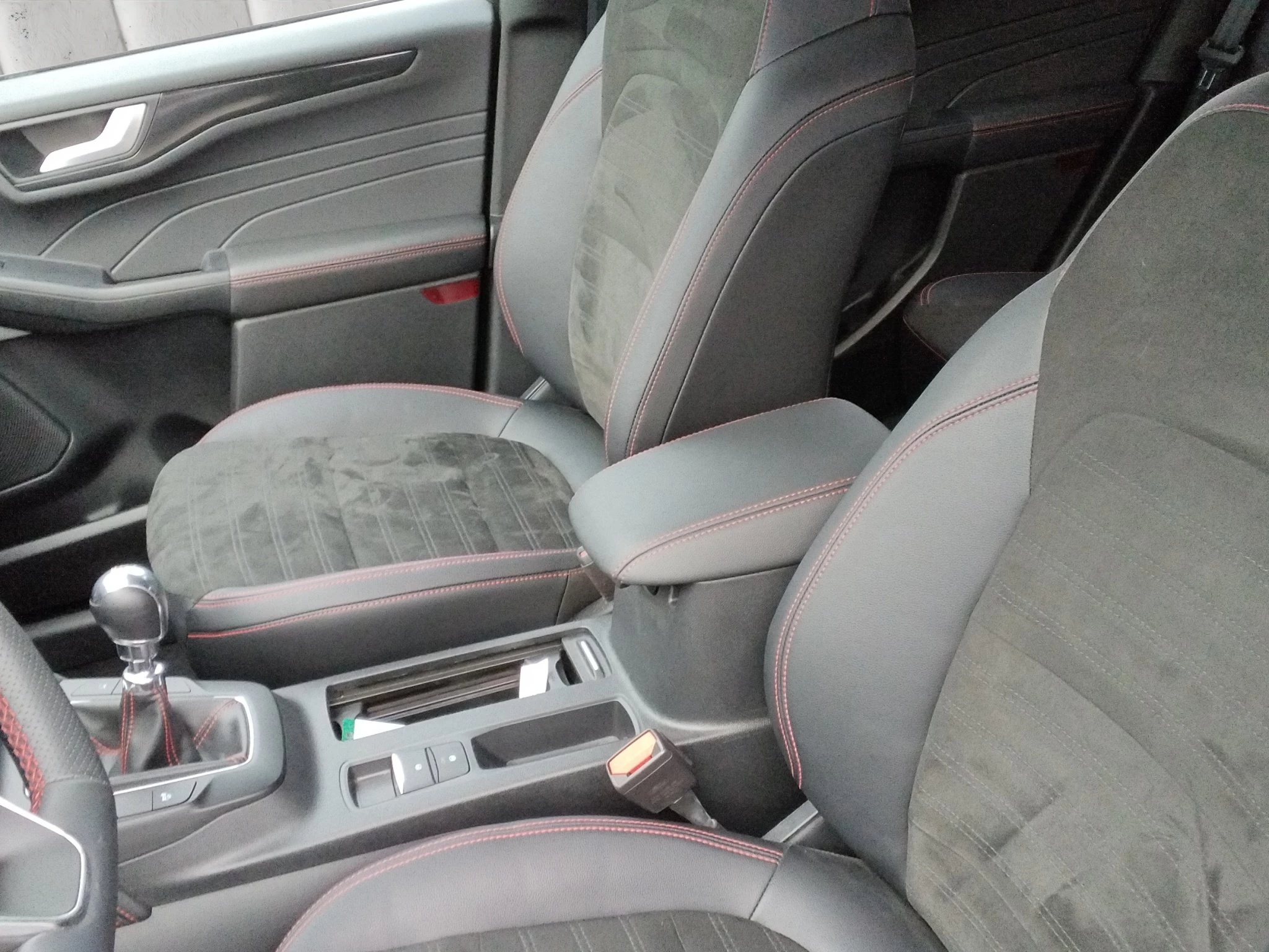 Ford Kuga ST-Line X*PANO*AHK*KAM*ACC*NAVI*SOUND-SYS.