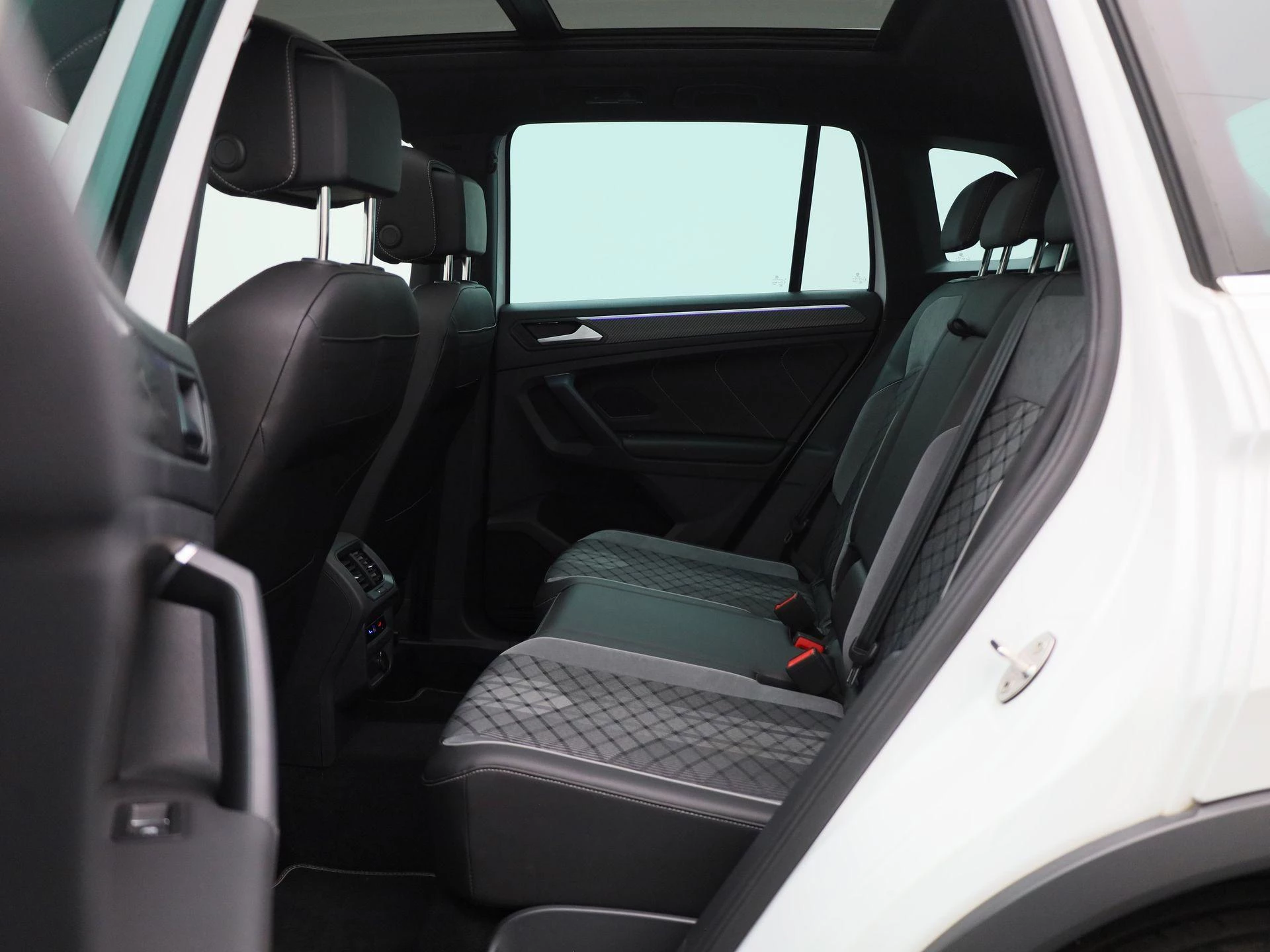 Volkswagen-Tiguan-image-11