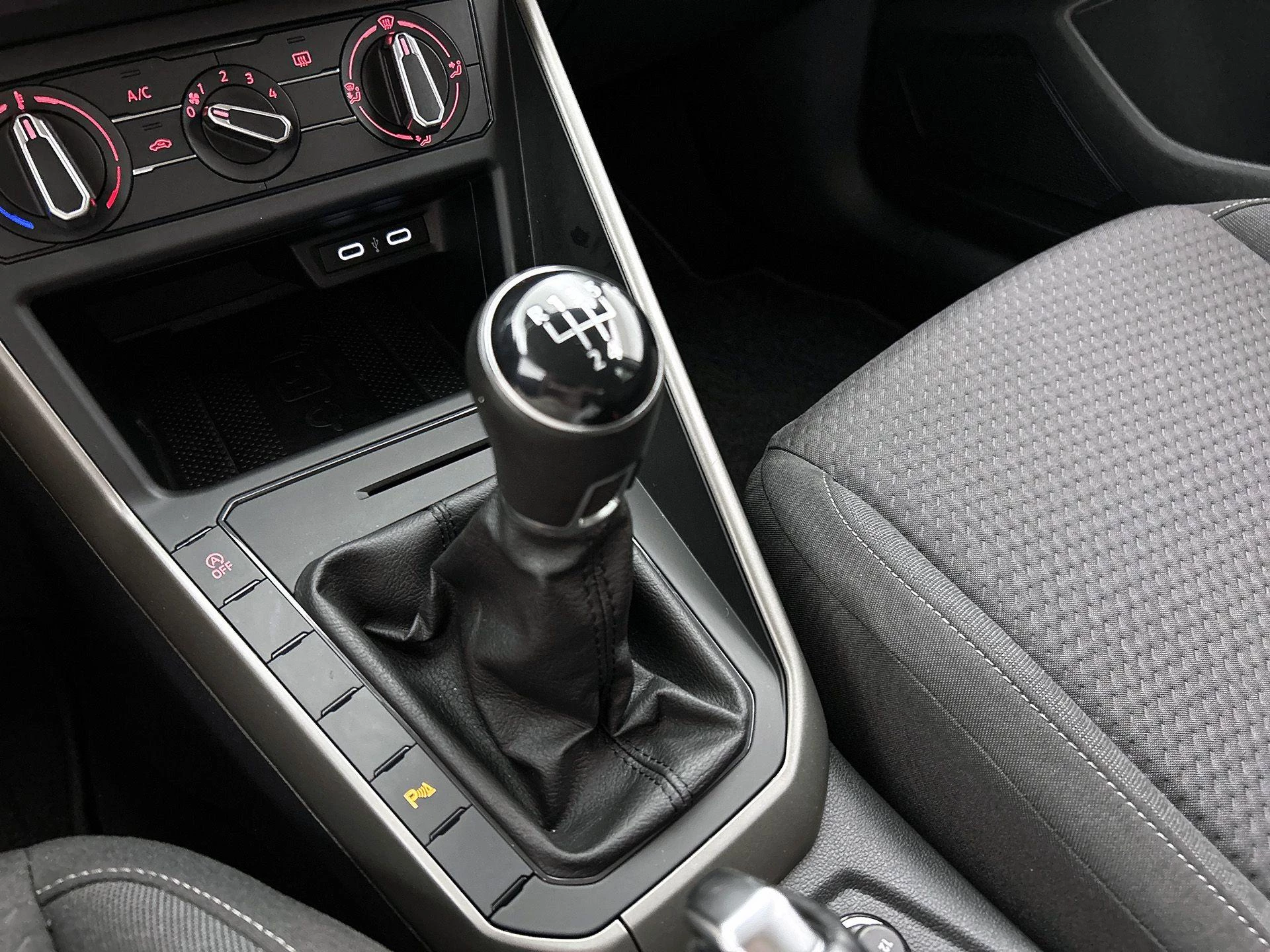 Volkswagen-Polo-image-23