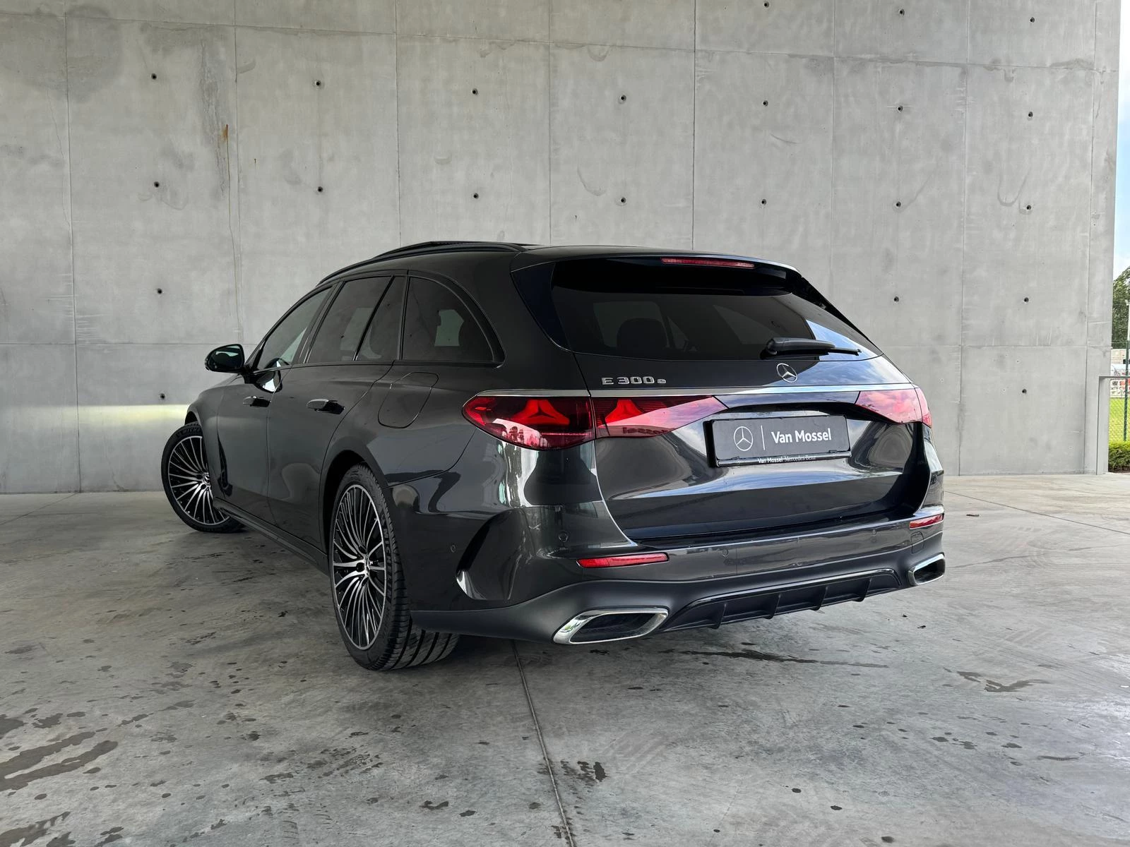 Mercedes-Benz E-Klasse 300 e AMG Line Break + PANO DAK + BURMESTER + DIGITAL LIGHT + NIGHTPACK