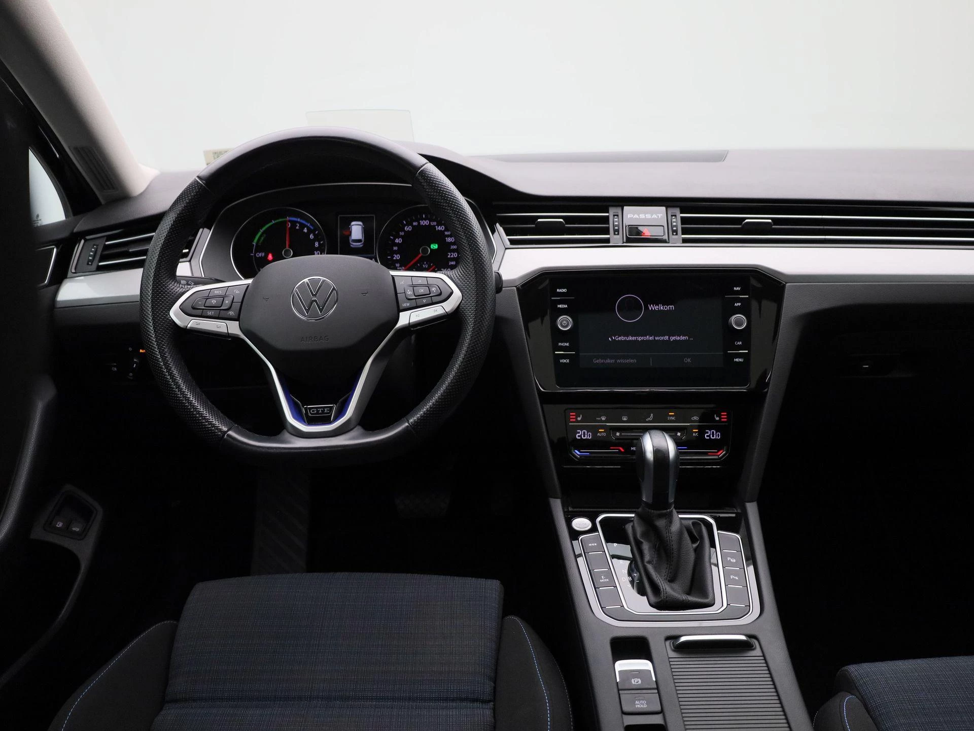 Volkswagen-Passat-image-6