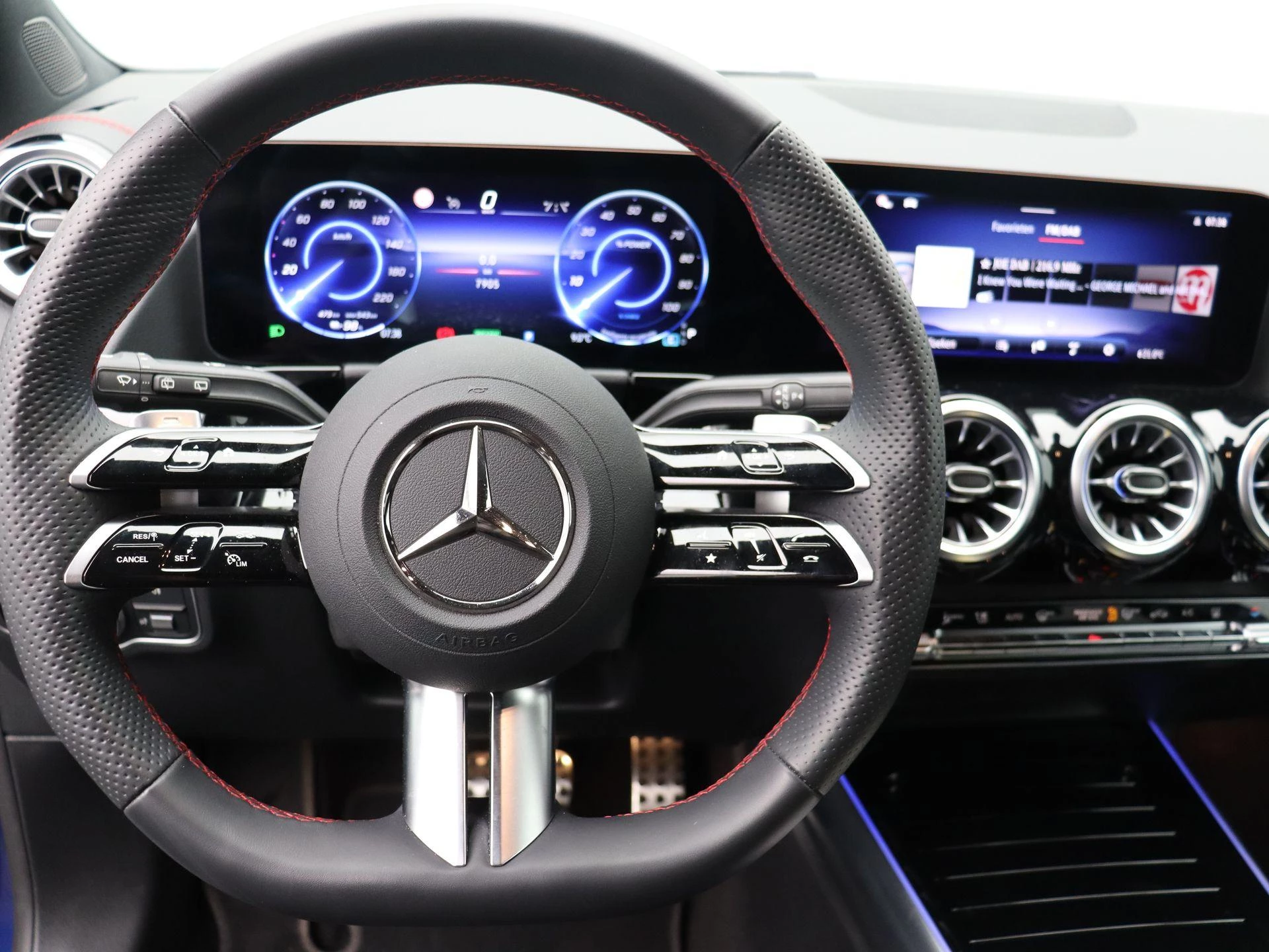 Mercedes-Benz EQA 250+ AMG Line + CARLAY + NIGHTPAKKET + CAMERA +