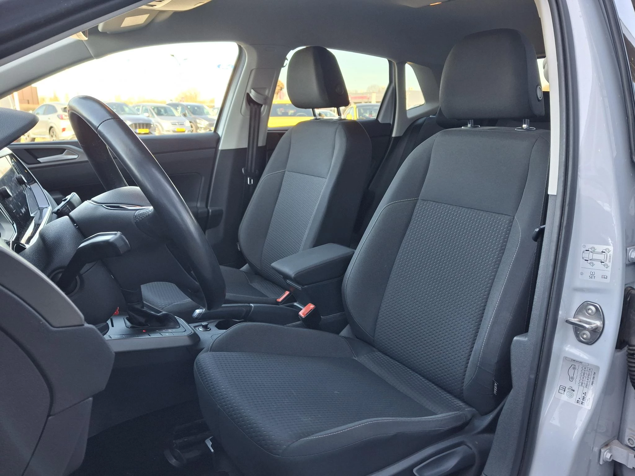 Volkswagen-Polo-image-6