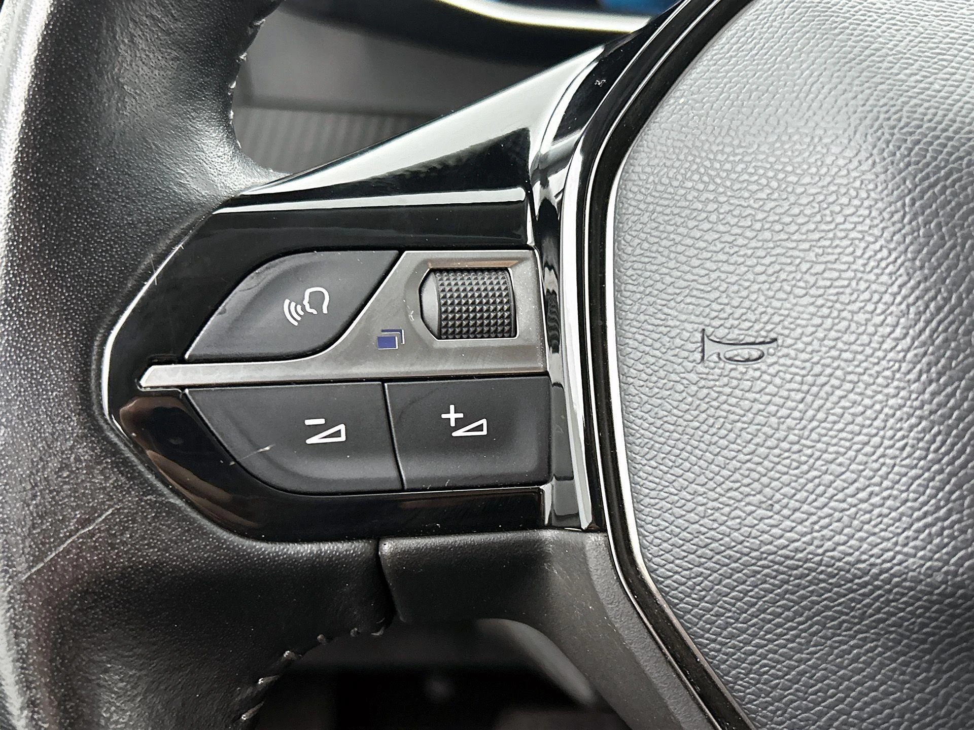 Peugeot-e-2008-image-30