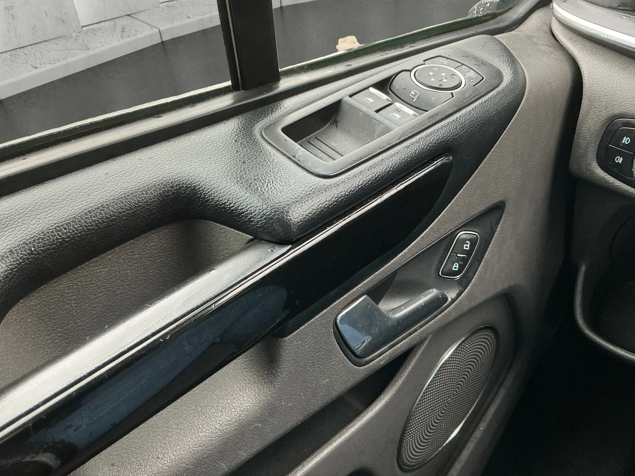 Ford-Tourneo Custom-image-15