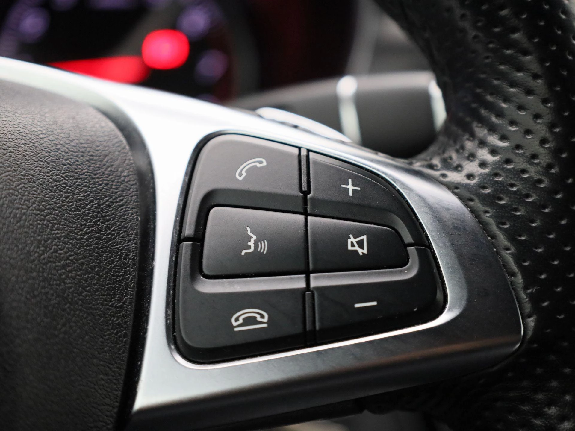 Mercedes-Benz-C-Klasse-image-23