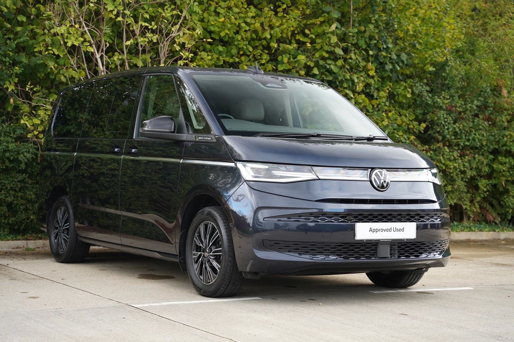 Volkswagen-Multivan-image-0