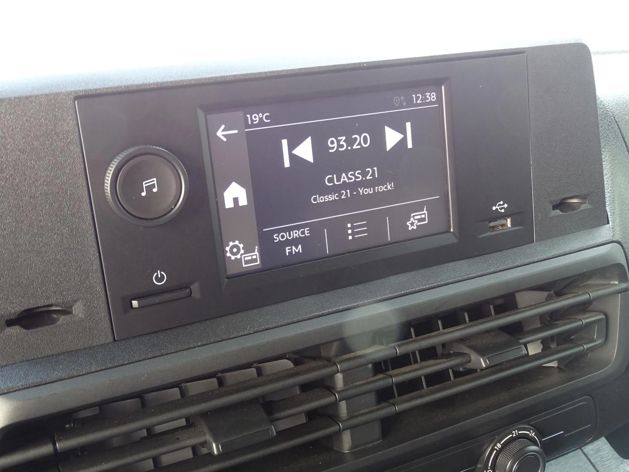 Opel-Vivaro-image-18