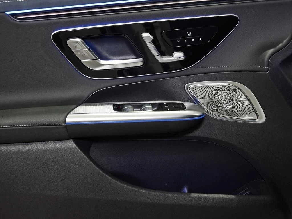 Mercedes-Benz-EQE 300-image-10