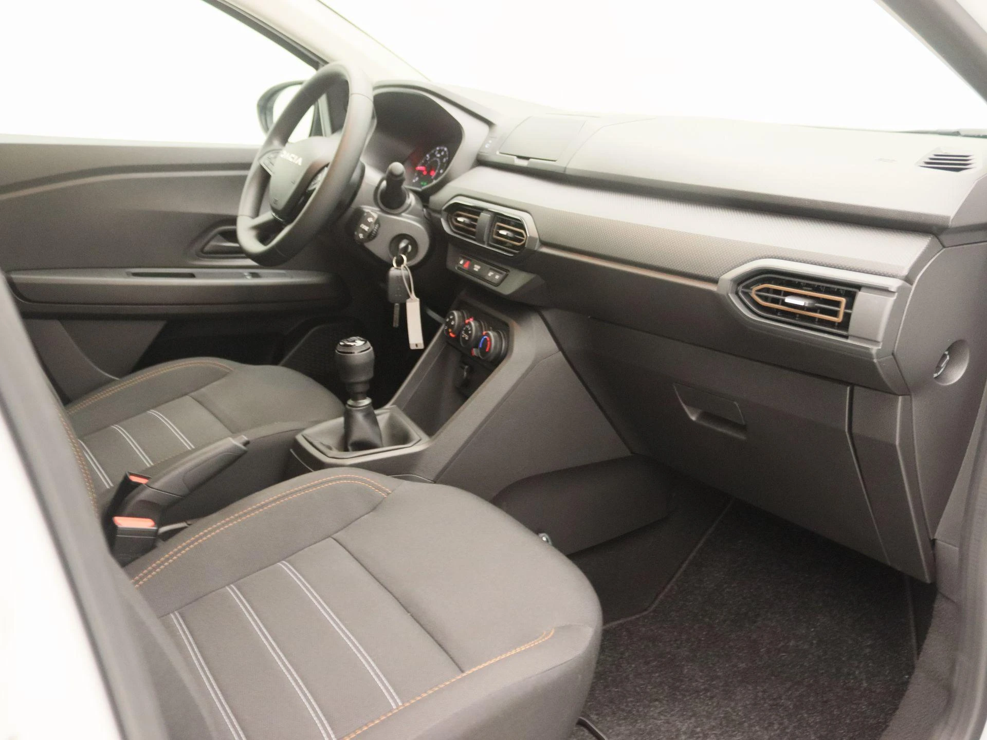 Dacia-Sandero Stepway-image-19