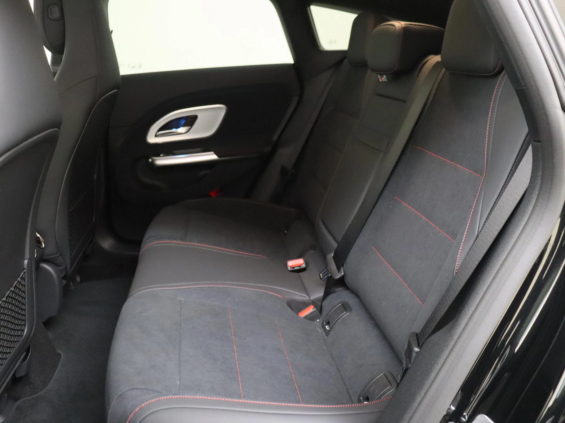 Mercedes-Benz-CLA-image-11