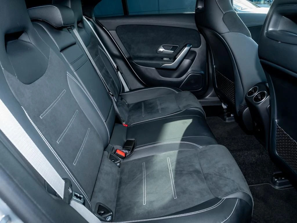 Mercedes-Benz-CLA 200-image-12