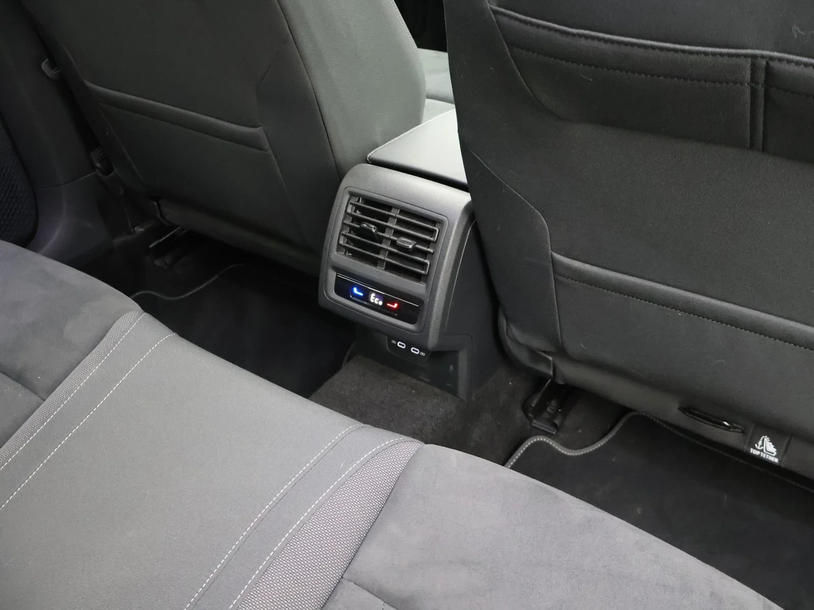 Volkswagen Golf VIII eHybrid (PHEV) Golf Style Business Premium 1.4TSI eHybrid PHEV 204PK *AUTOMAAT*PANODAK*ALCANTARA*CAMERA*PDC*ACC*NAV