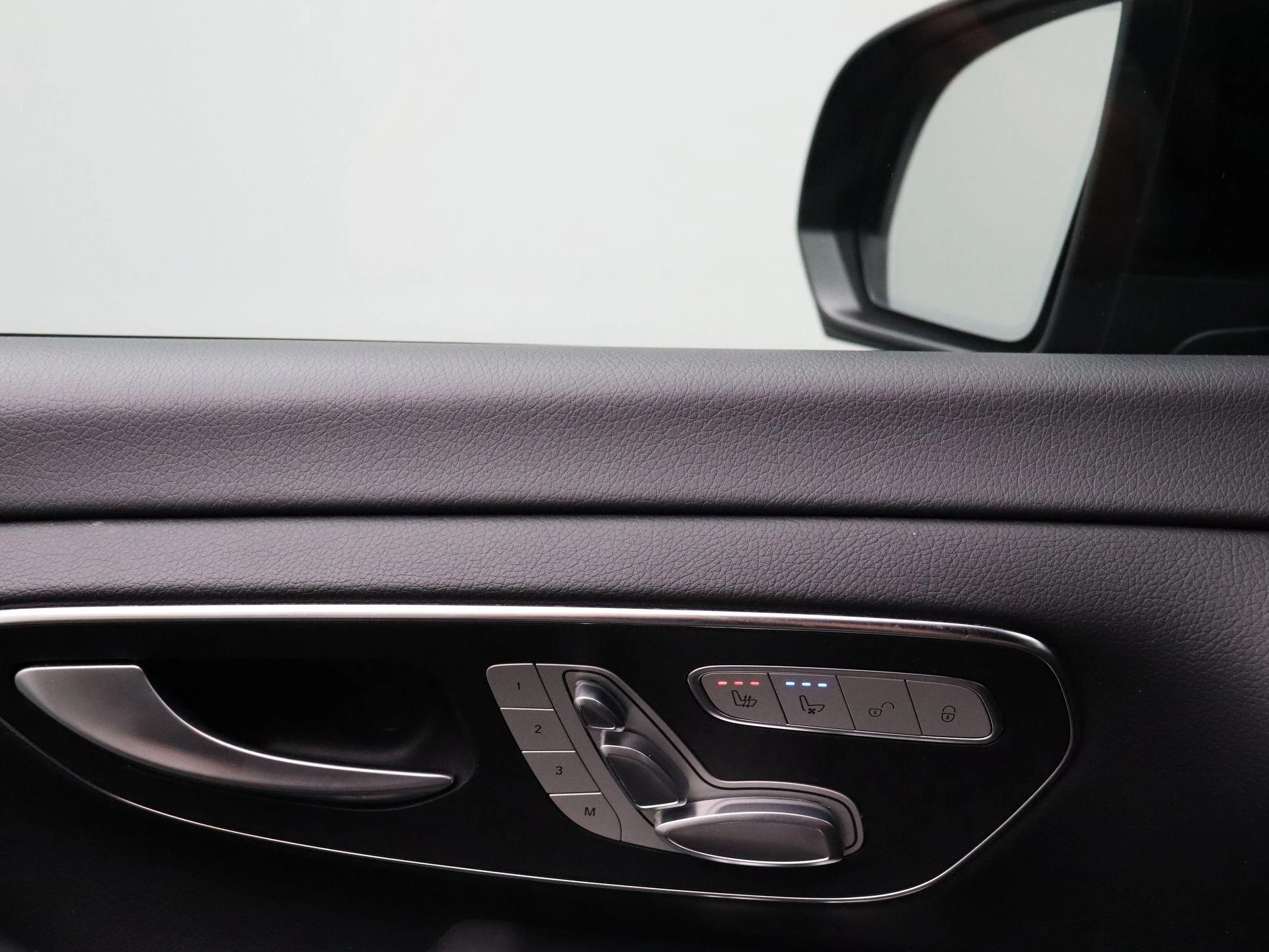 Mercedes-Benz-Classe V-image-8