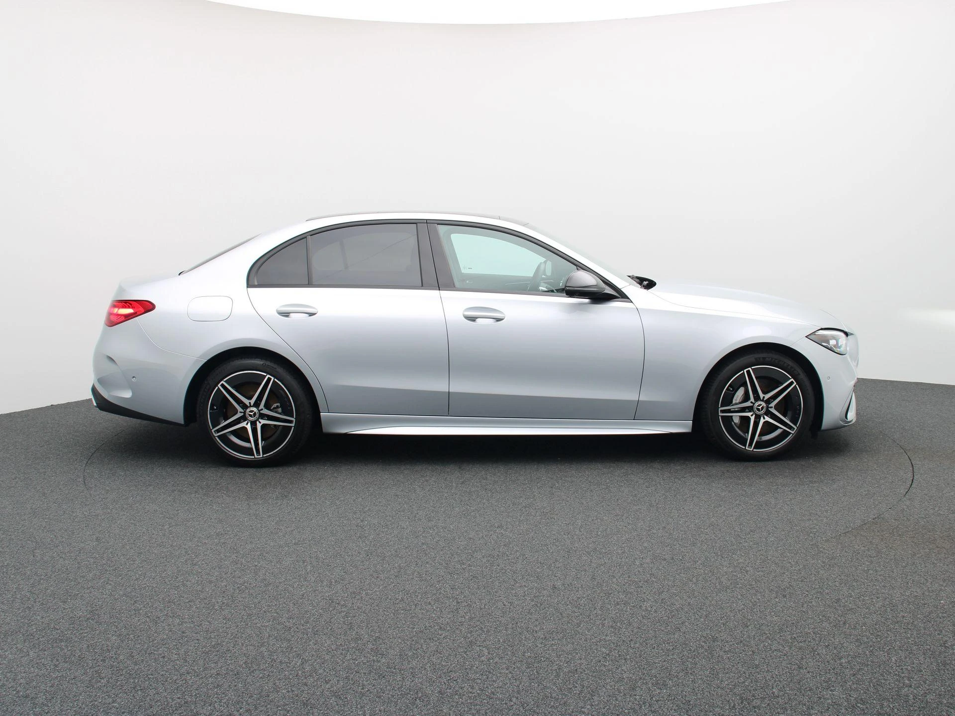 Mercedes-Benz-C-Klasse-image-5