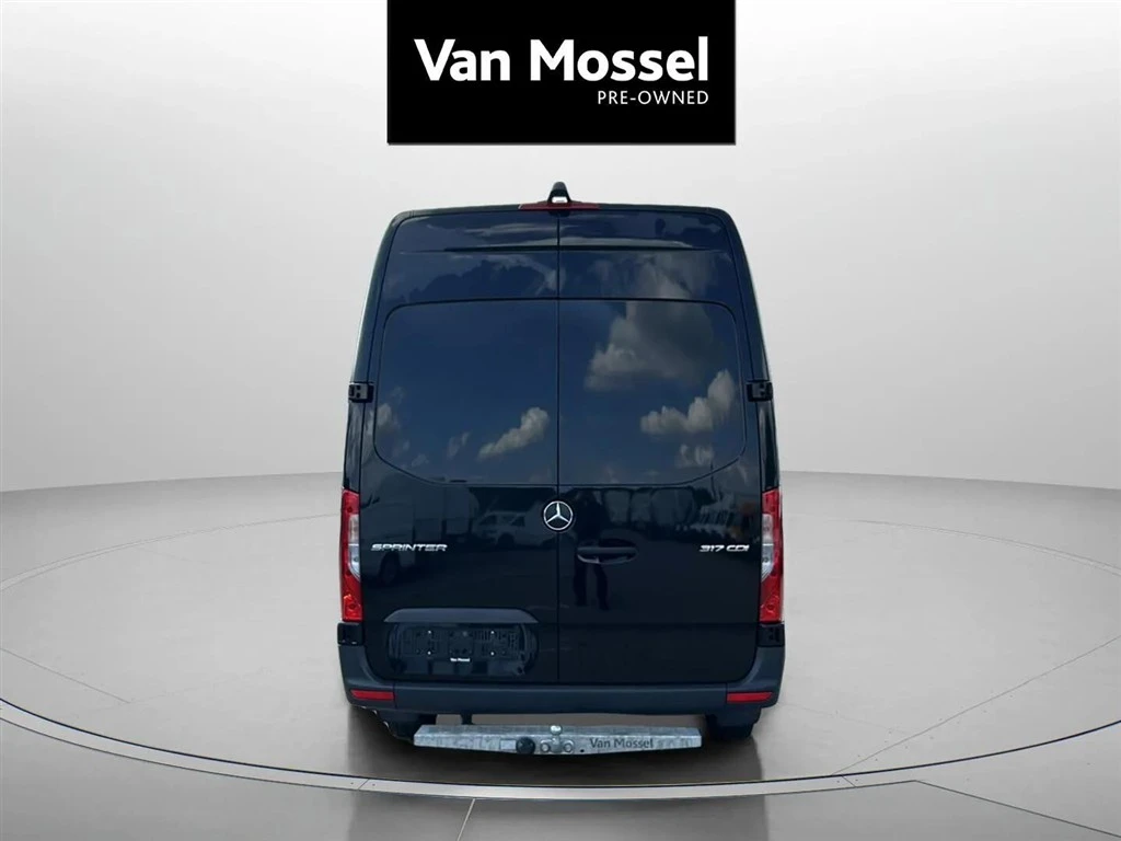Mercedes-Benz-Sprinter-image-3