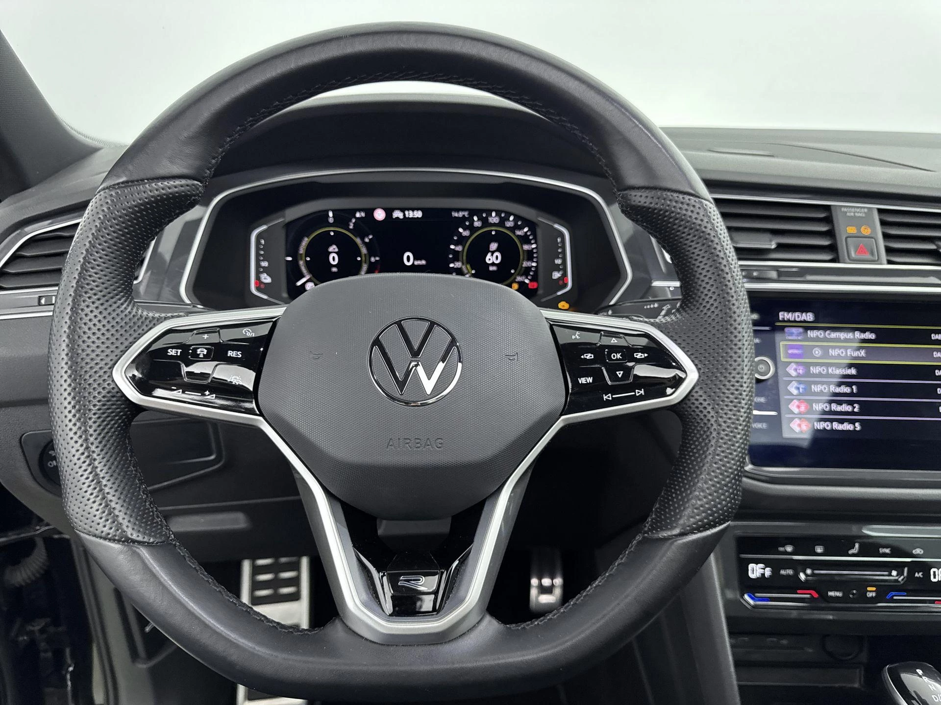 Volkswagen-Tiguan-image-27