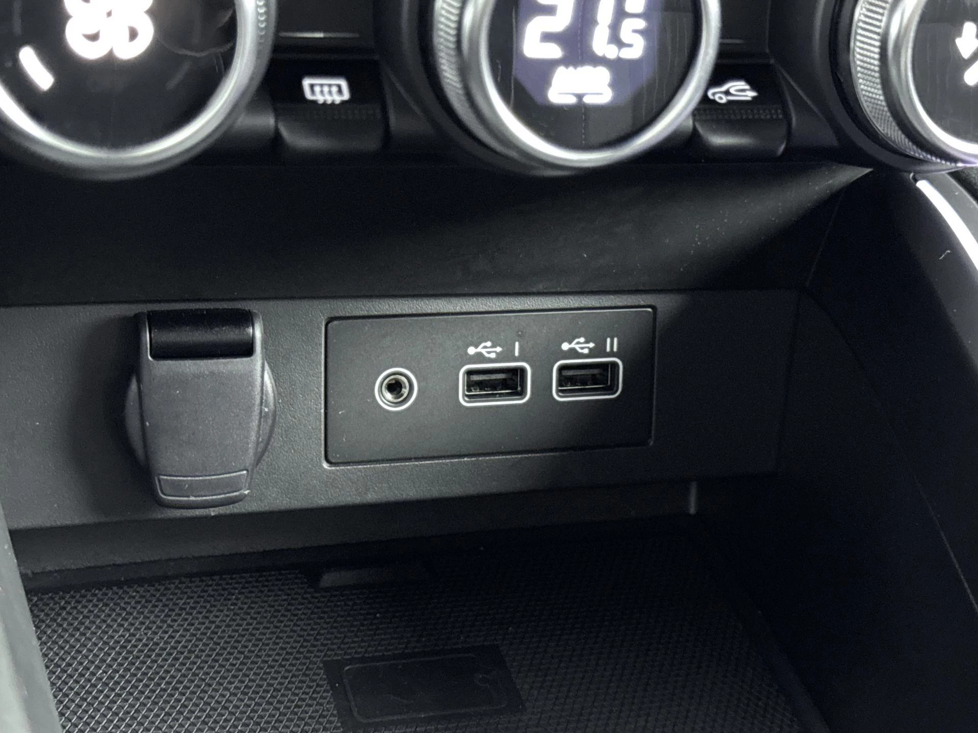 Renault-Clio-image-27