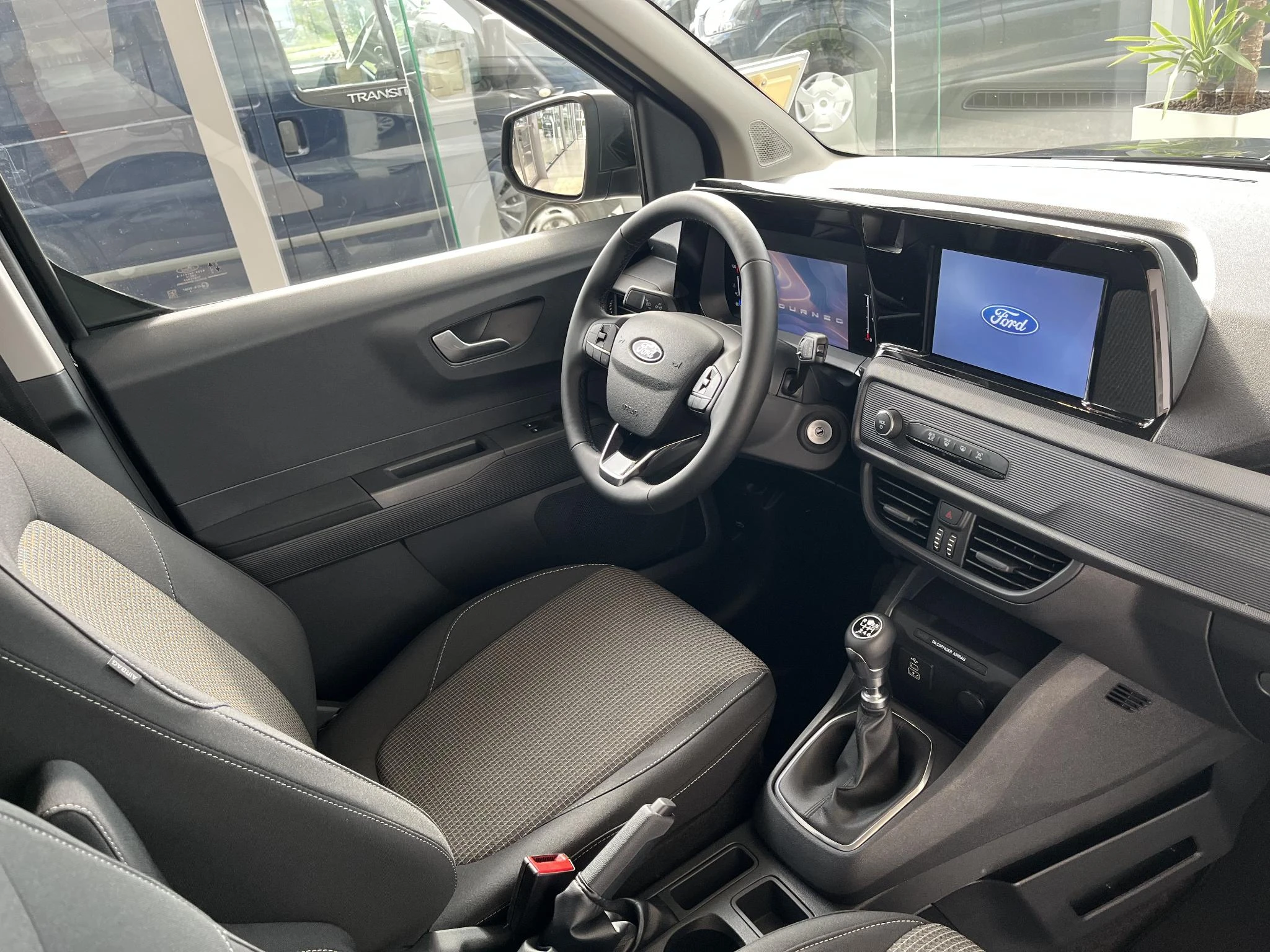 Ford-Tourneo Courier-image-7