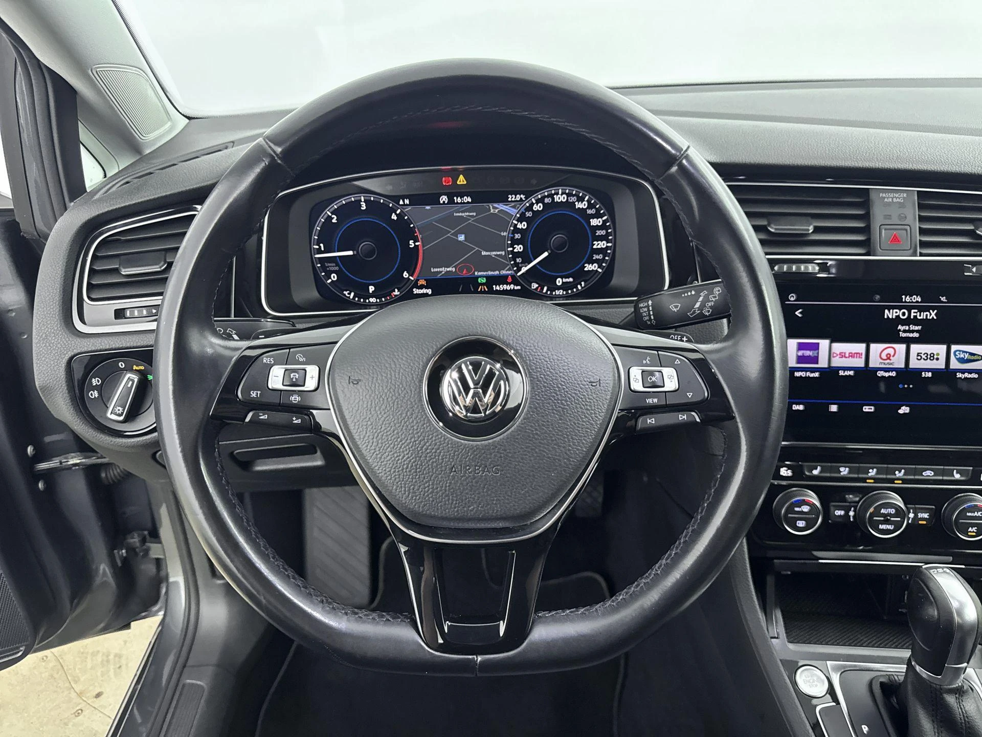 Volkswagen-Golf-image-18