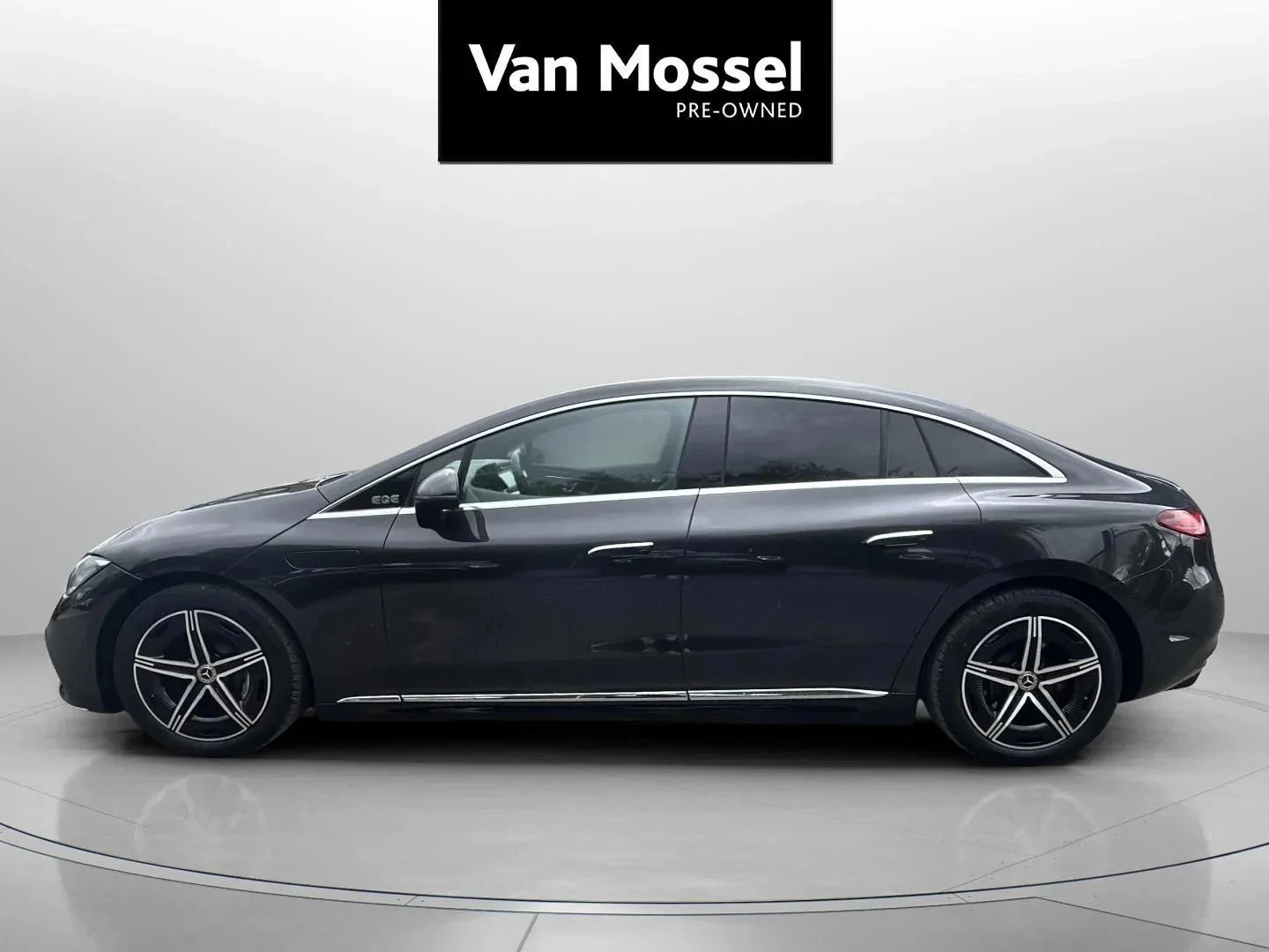 Mercedes-Benz-EQE-image-7