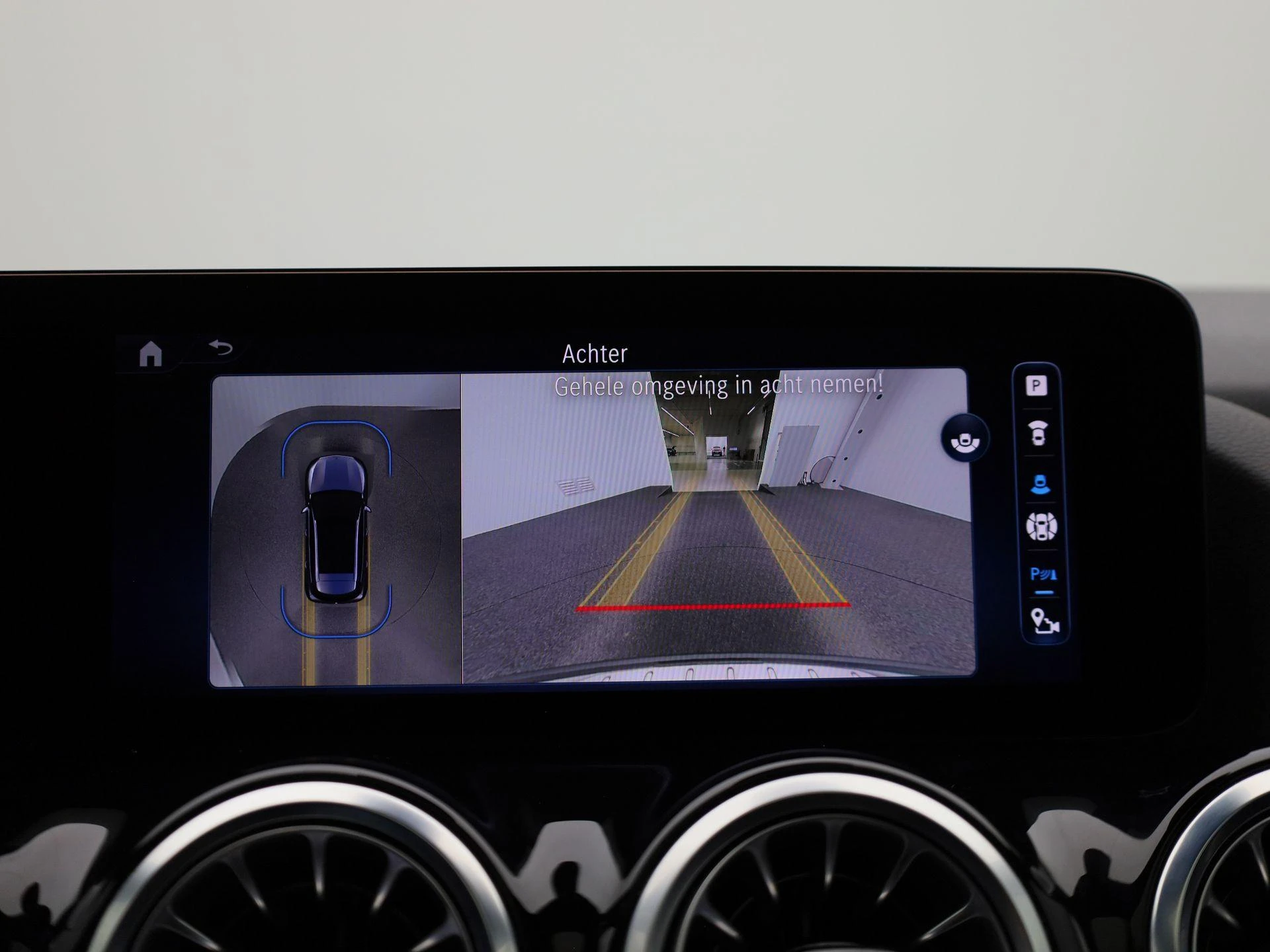 Mercedes-Benz-GLA-image-32