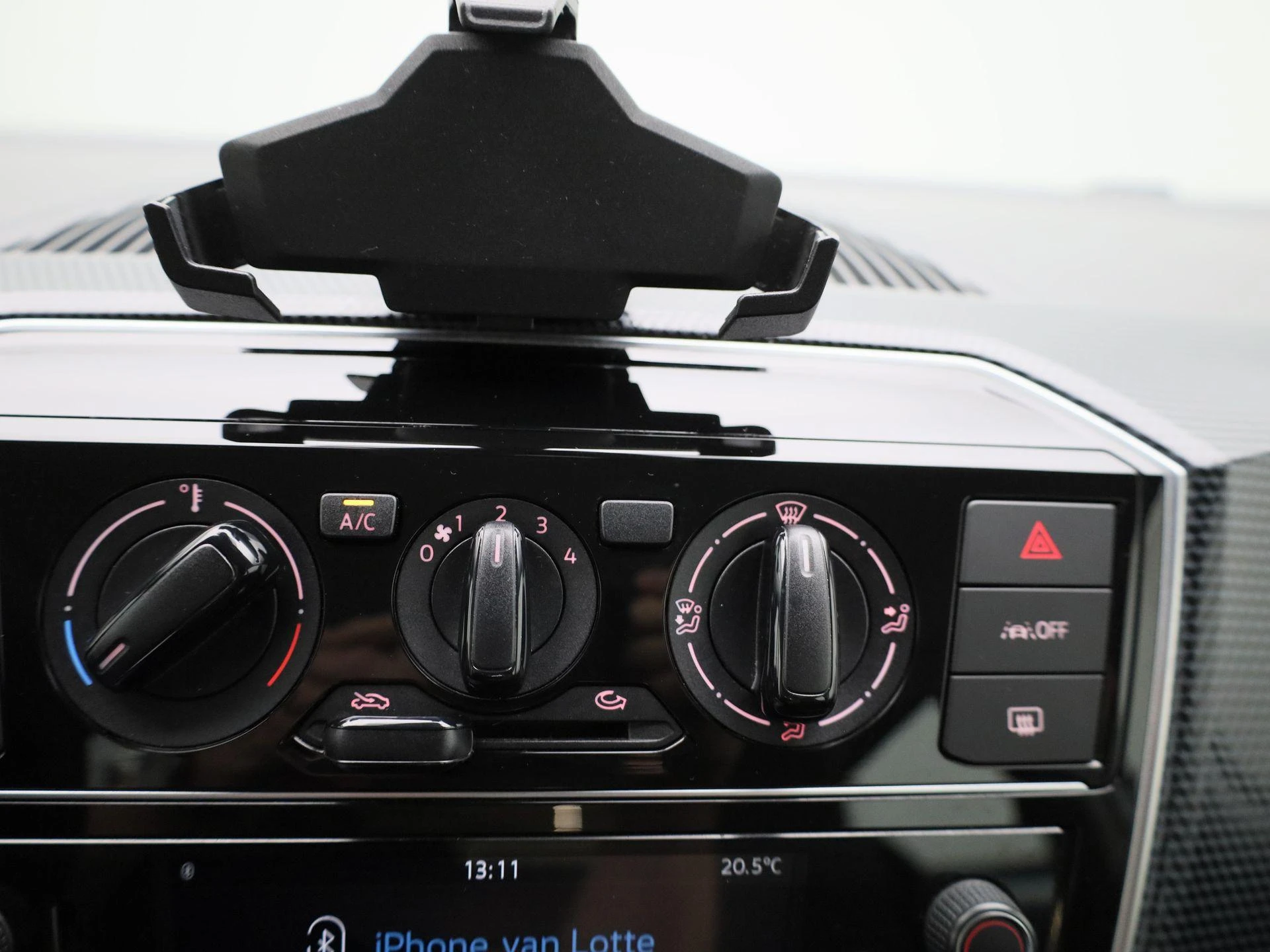 Volkswagen-up!-image-20
