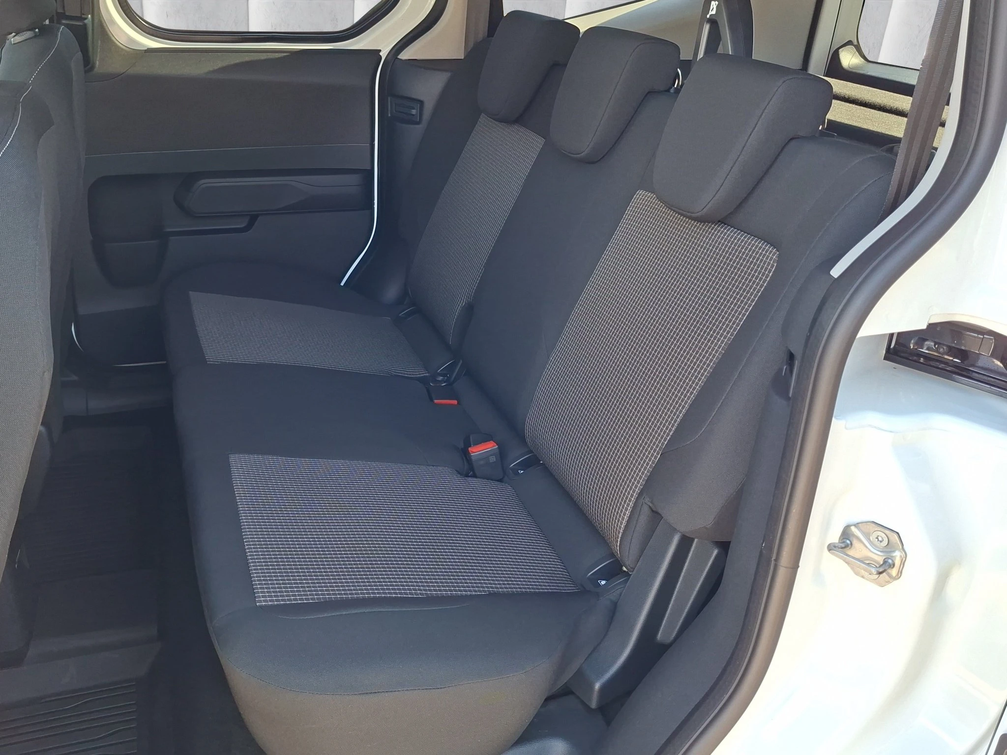 Ford-Tourneo Courier-image-10