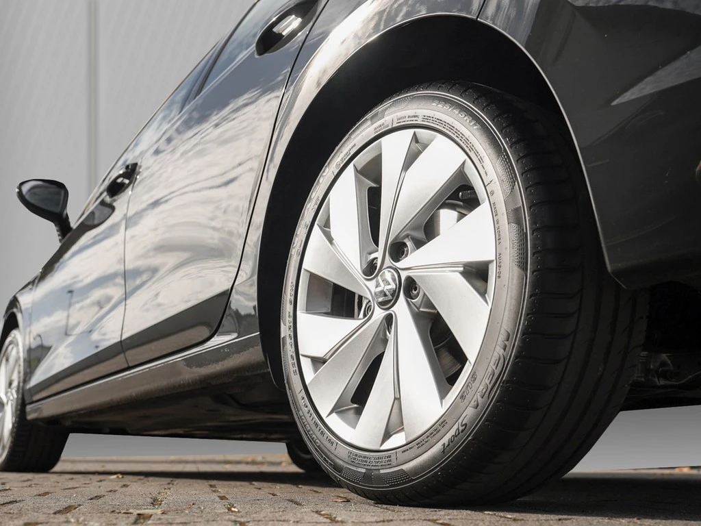 Volkswagen-Golf-image-4