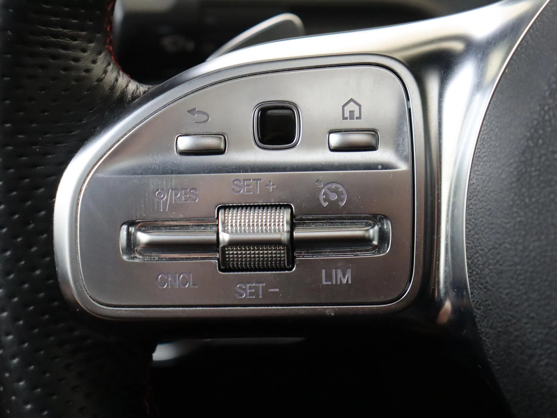 Mercedes-Benz-CLA-image-12