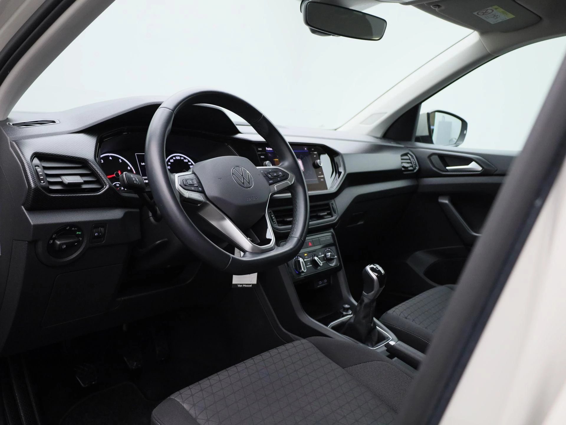 Volkswagen-T-Cross-image-27