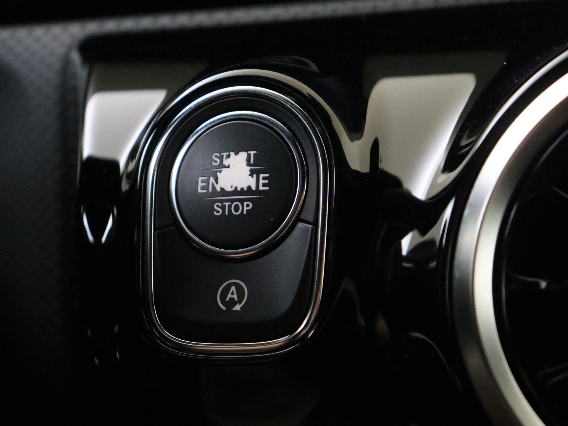 Mercedes-Benz-CLA-image-22