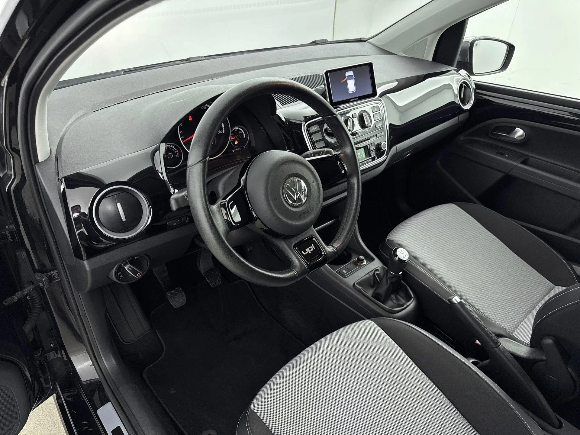 Volkswagen-up!-image-11