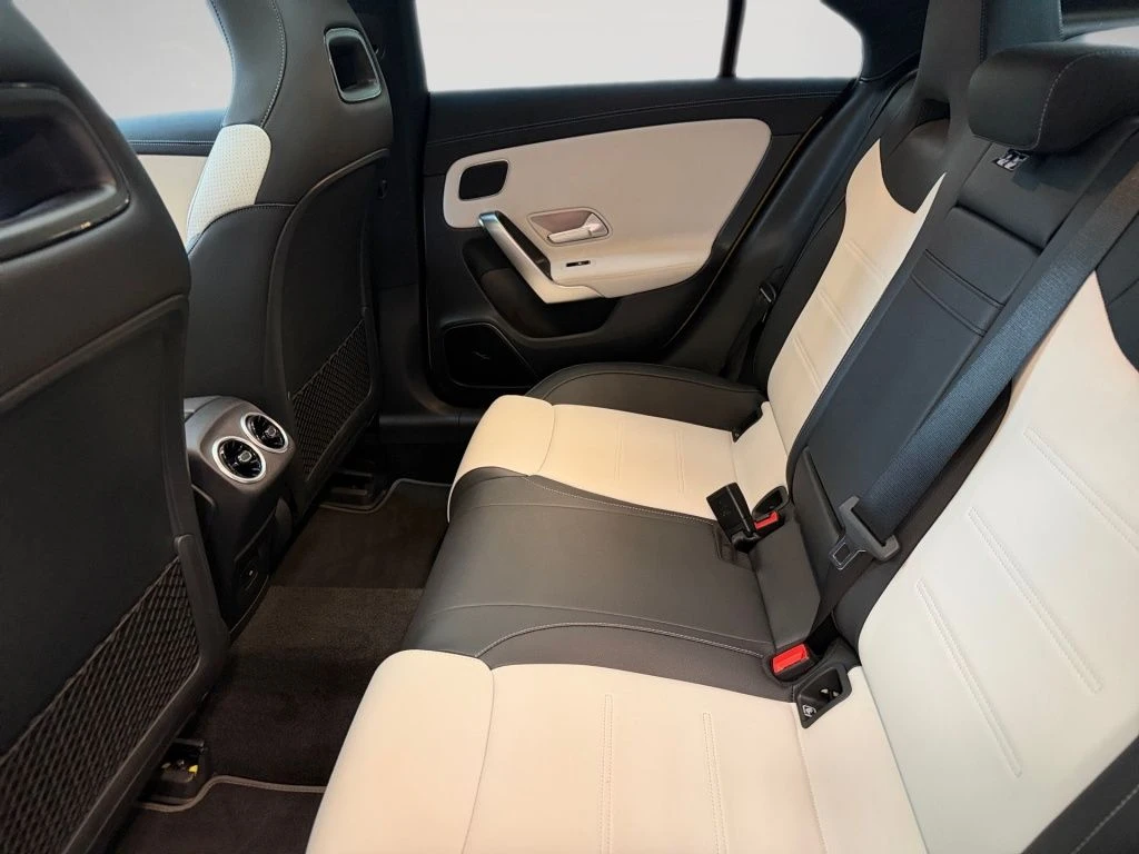 Mercedes-Benz-CLA 250-image-9