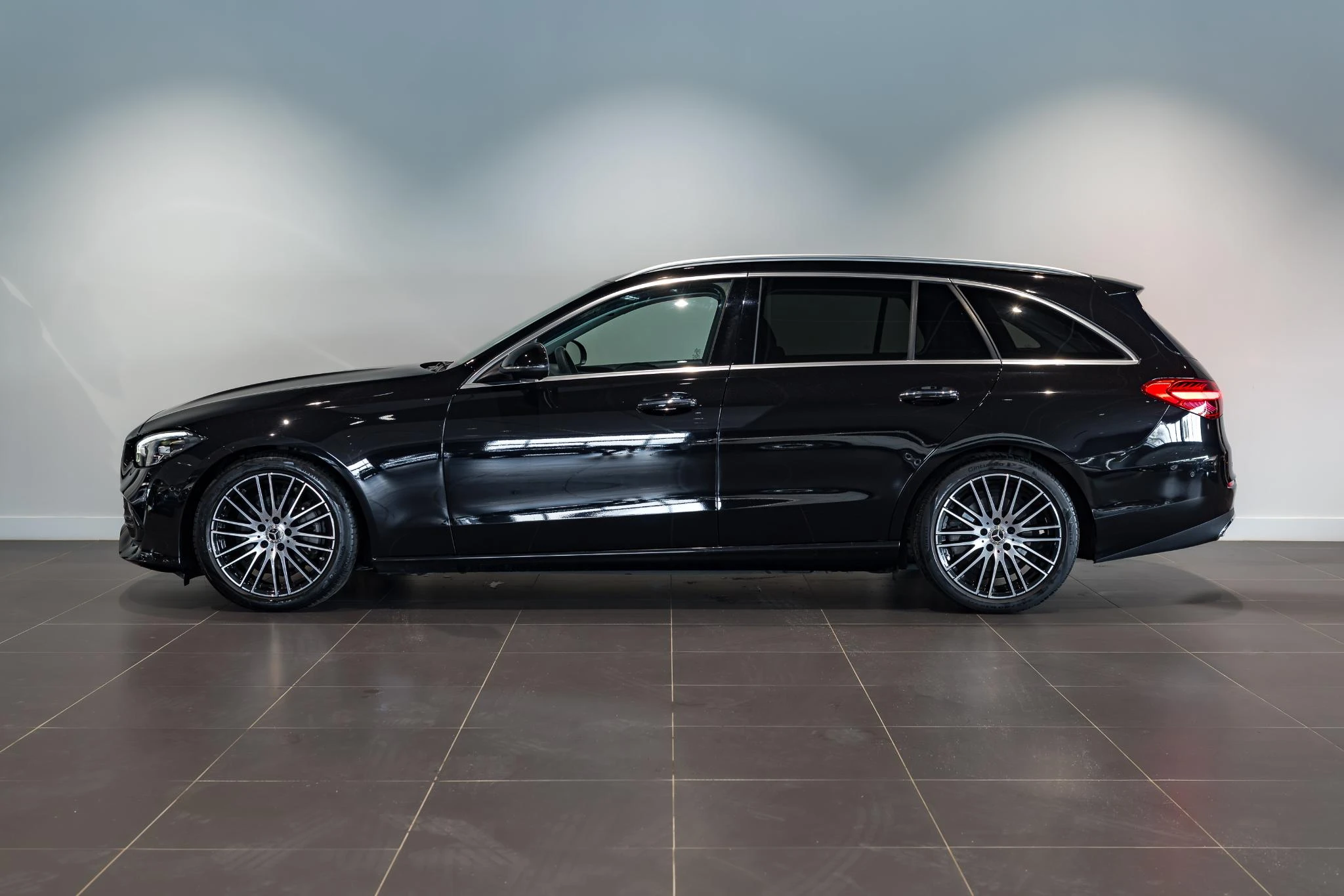 Mercedes-Benz-C-Klasse-image-4