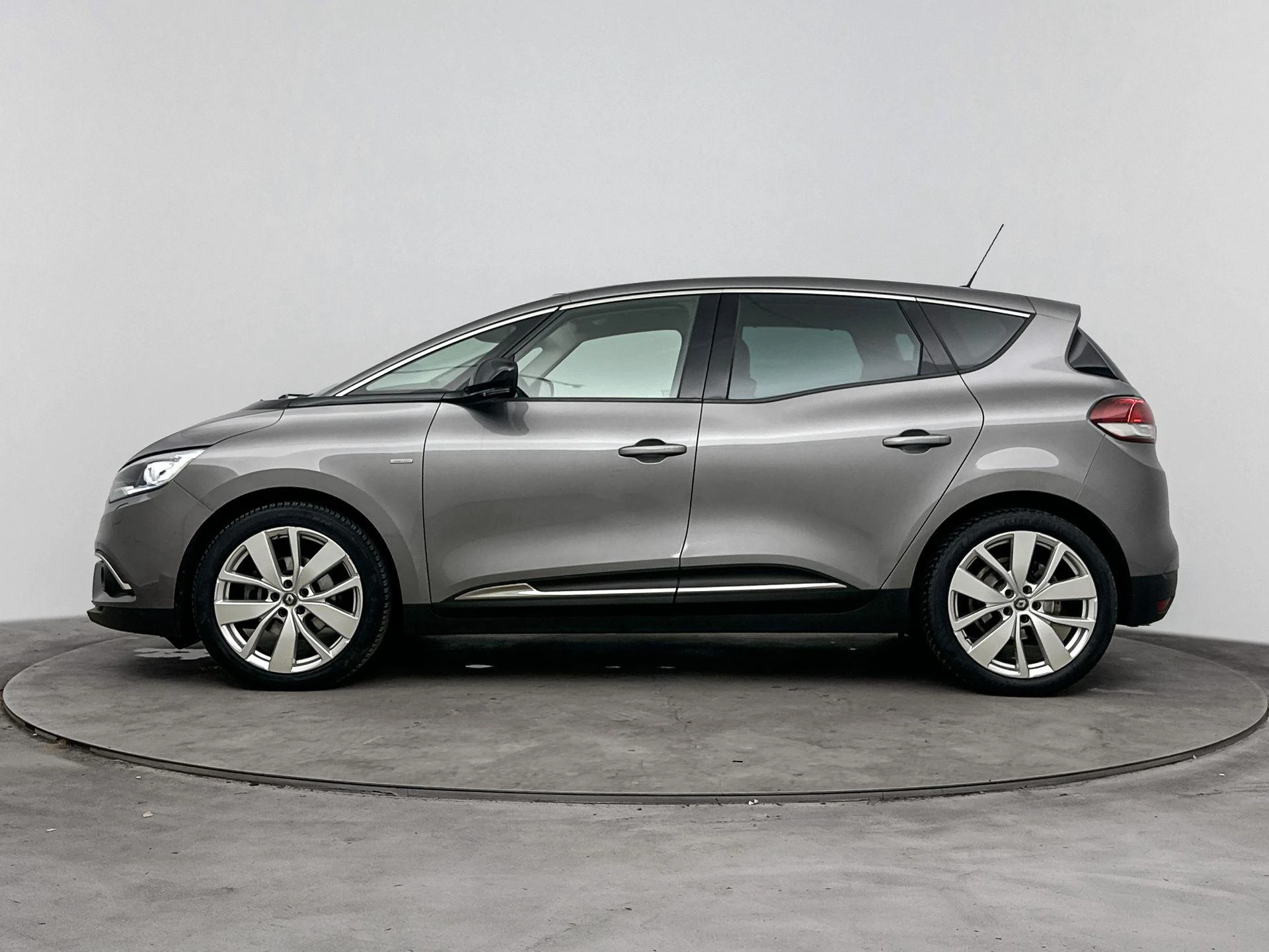 Renault-Scénic-image-1