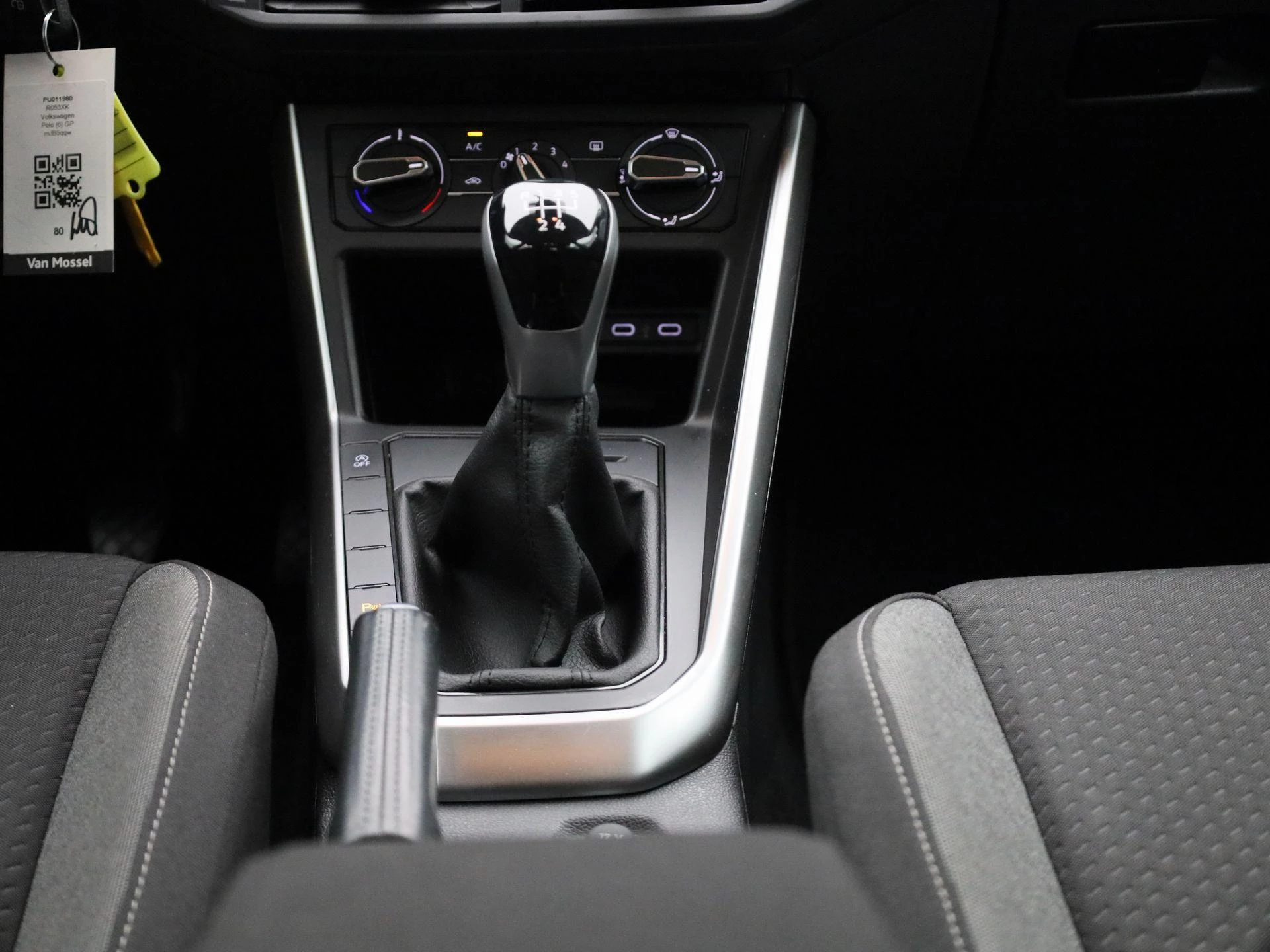 Volkswagen-Polo-image-9