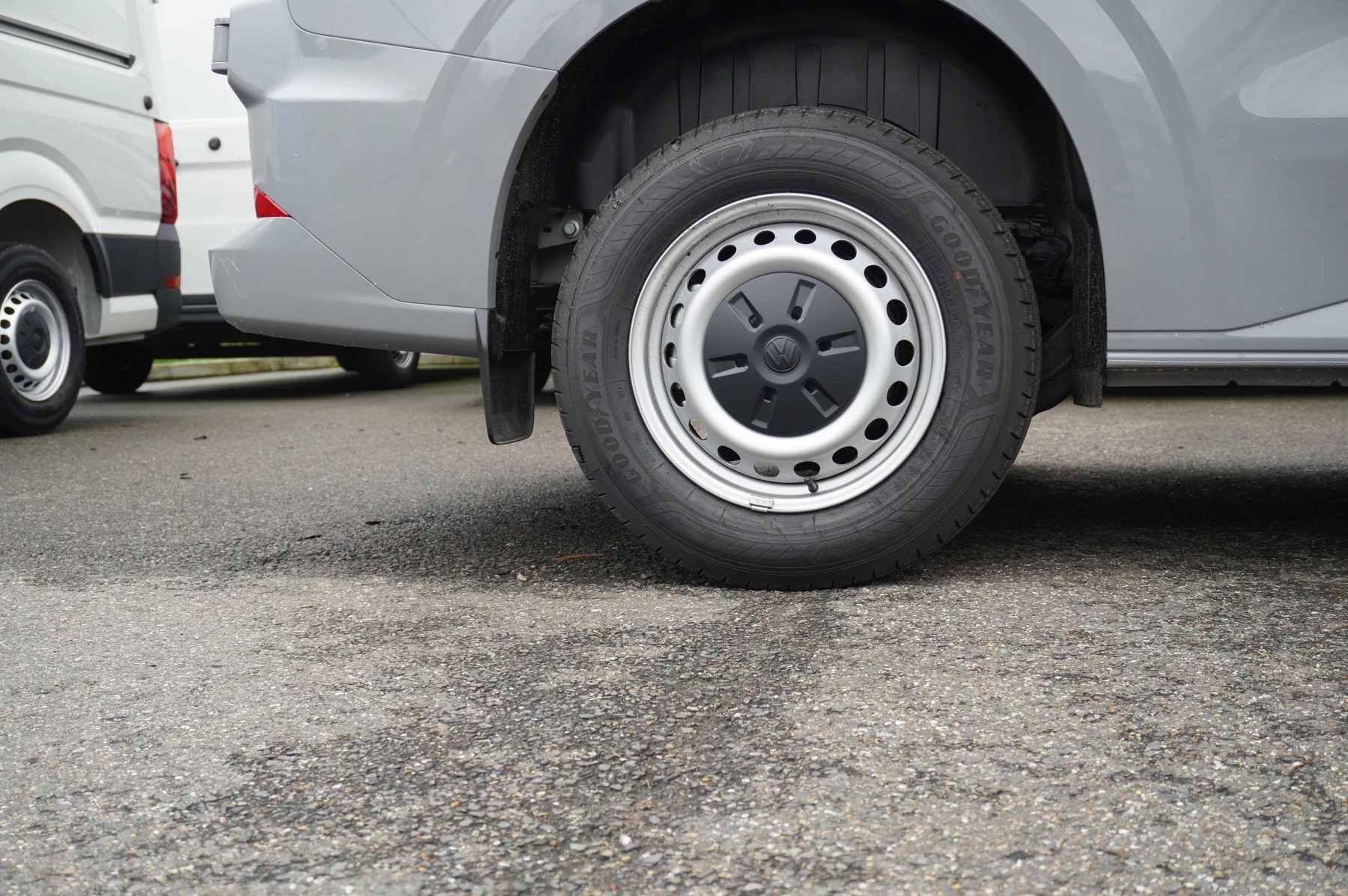 Volkswagen-Transporter-image-4