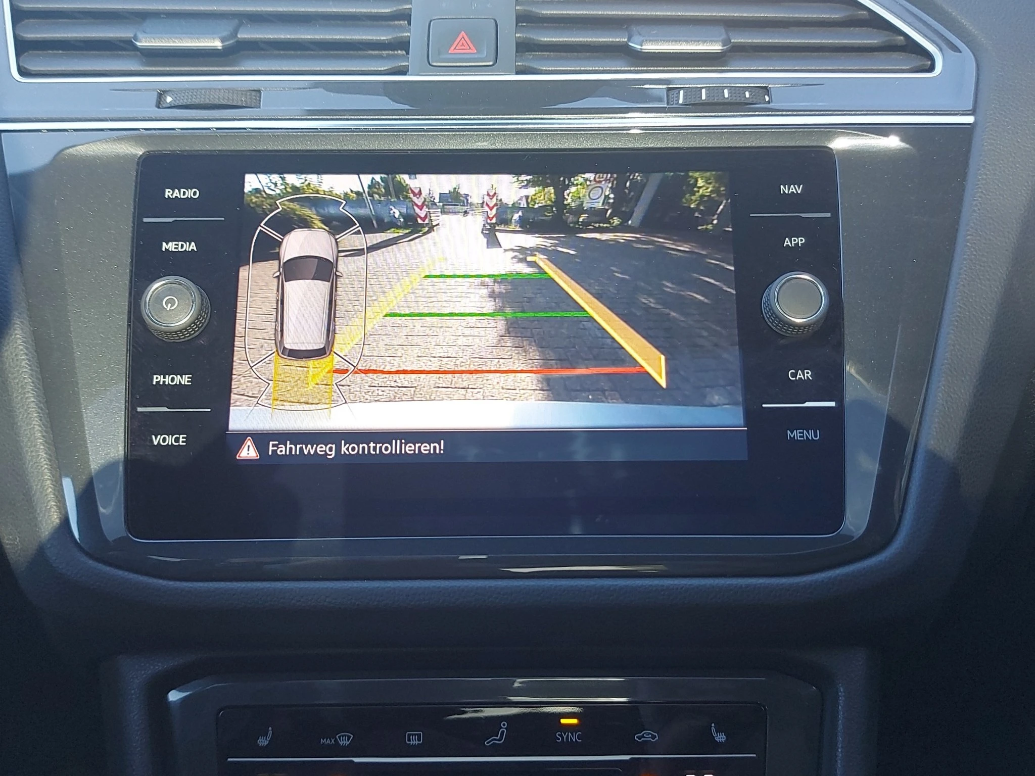 Volkswagen-Tiguan-image-18