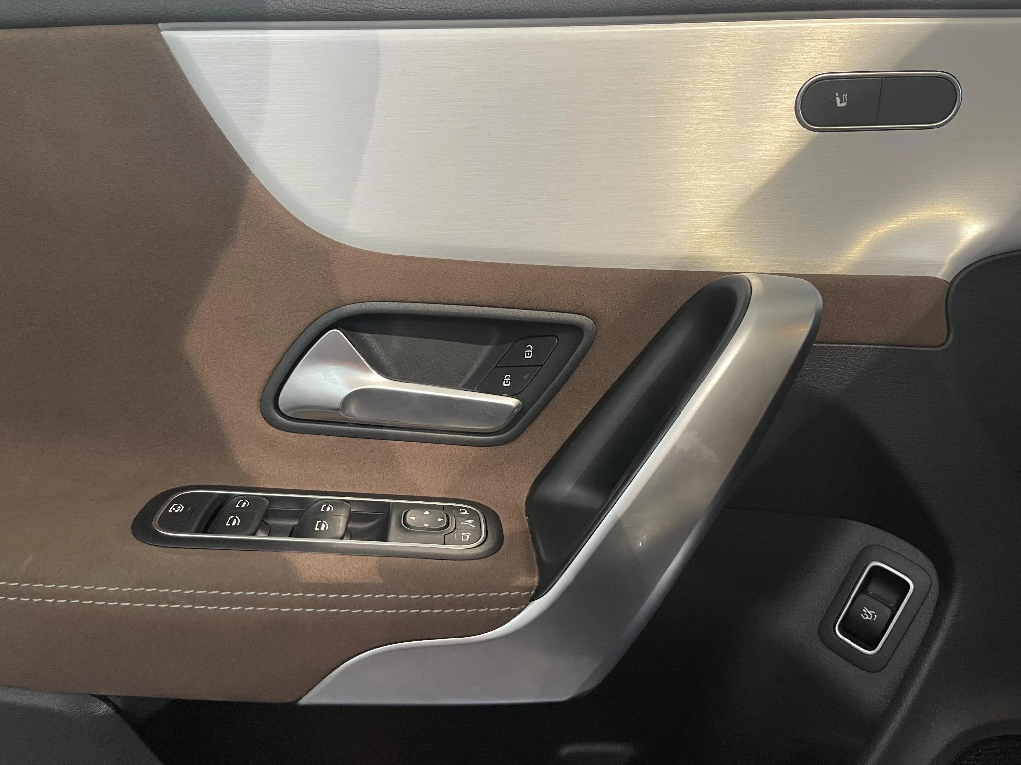Mercedes-Benz-CLA-image-9