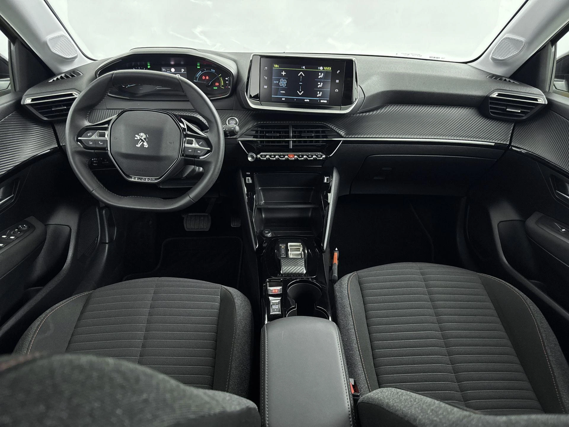 Peugeot-e-208-image-19