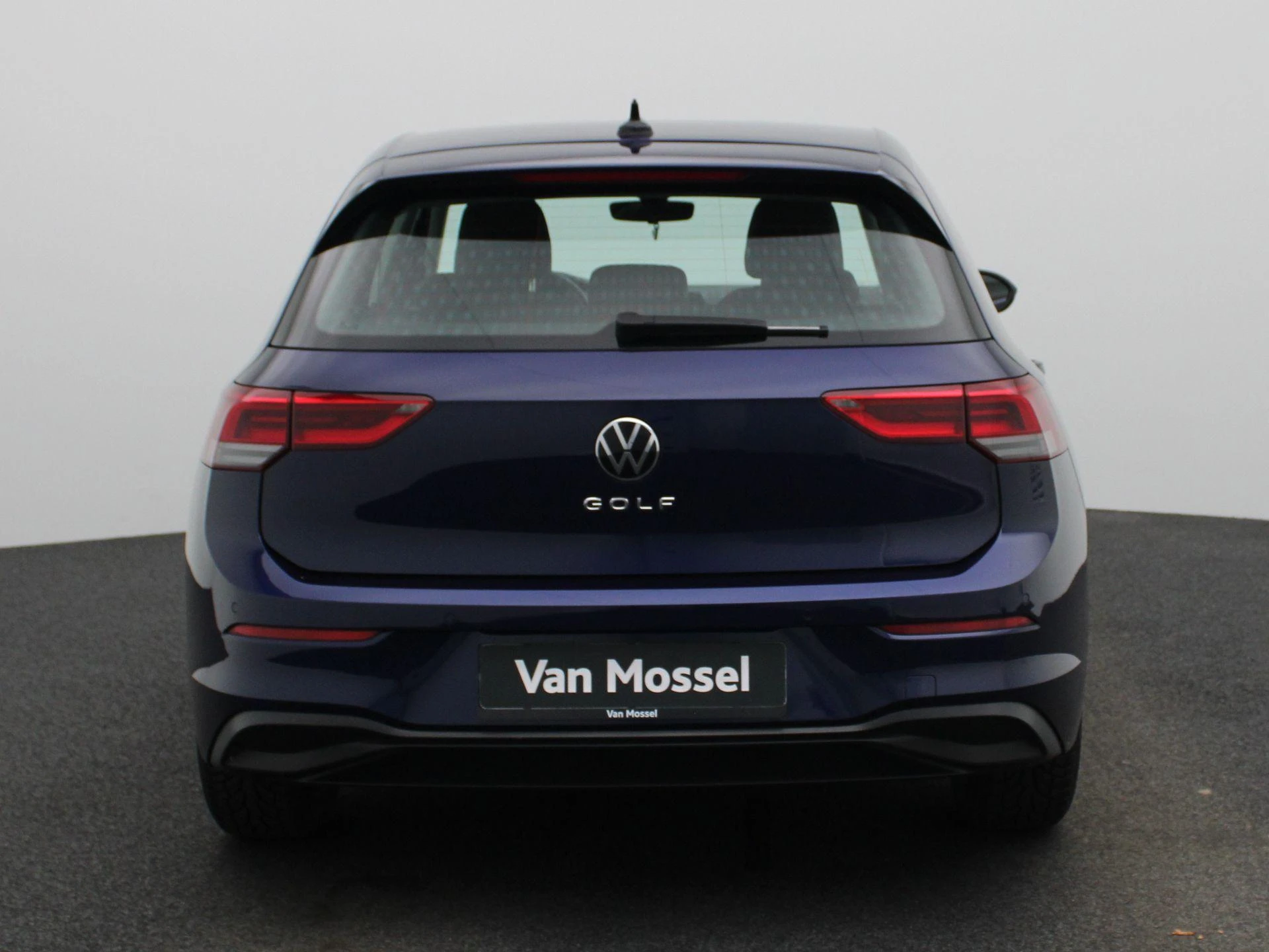 Volkswagen-Golf-image-4