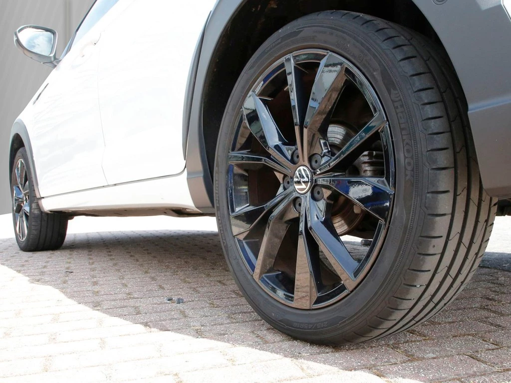 Volkswagen Taigo 1.5 TSI DSG R-Line Black Style 18" AppCon.+VC LED PDC SHZ