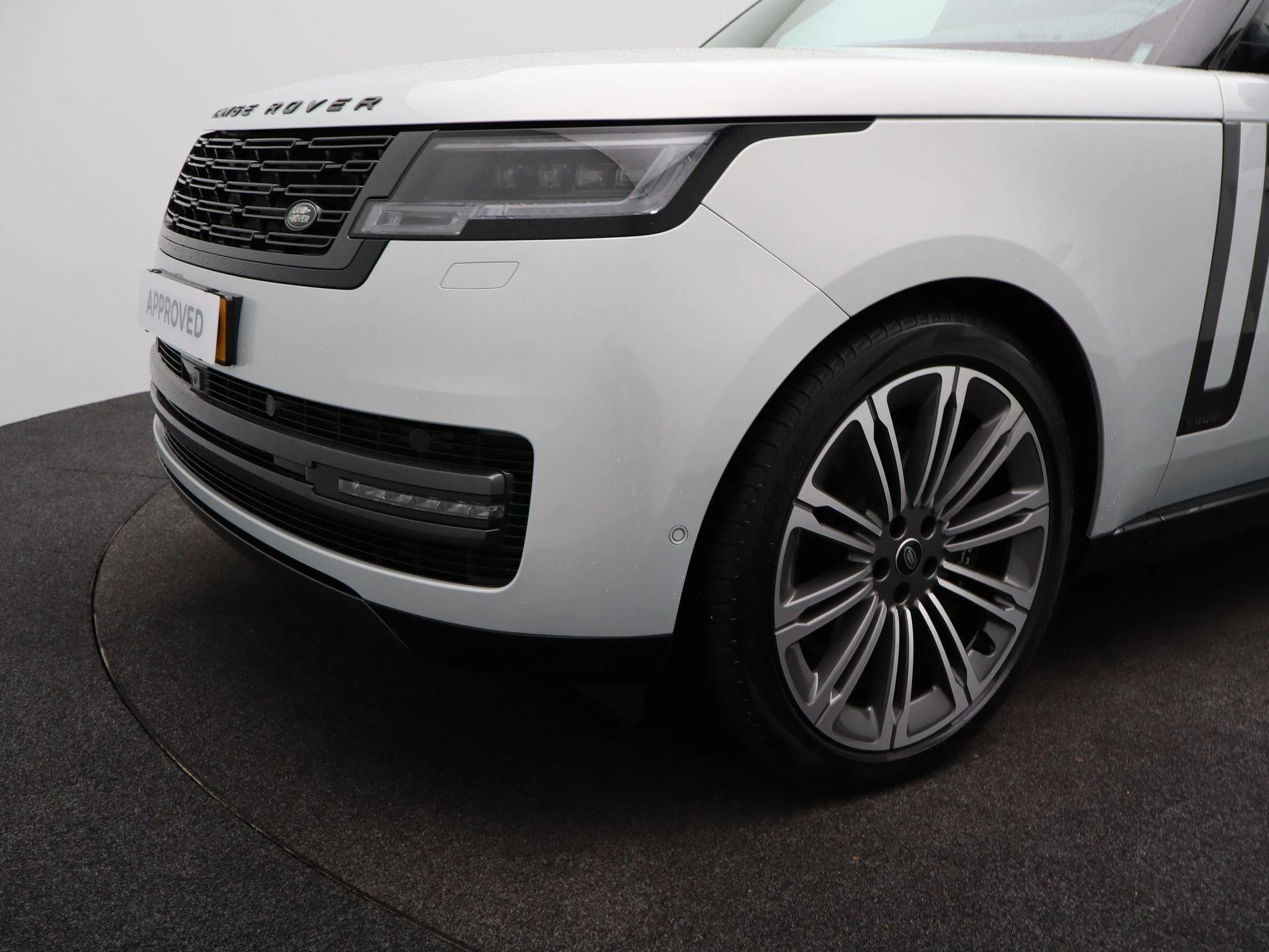 Land Rover-Range Rover-image-45