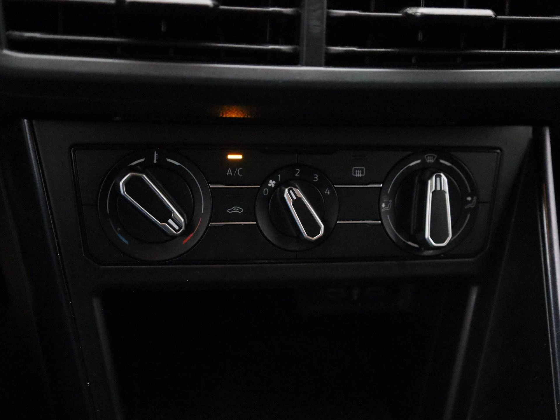 Volkswagen-Polo-image-24