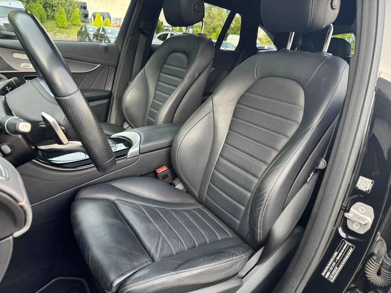 Mercedes-Benz-EQC-image-7