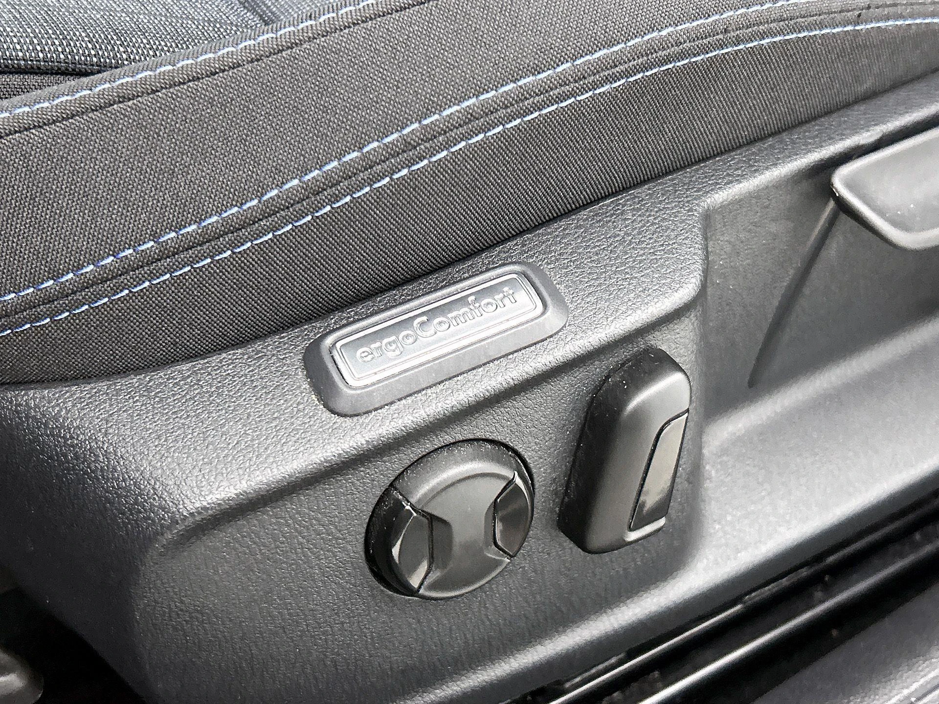 Volkswagen-Passat-image-16