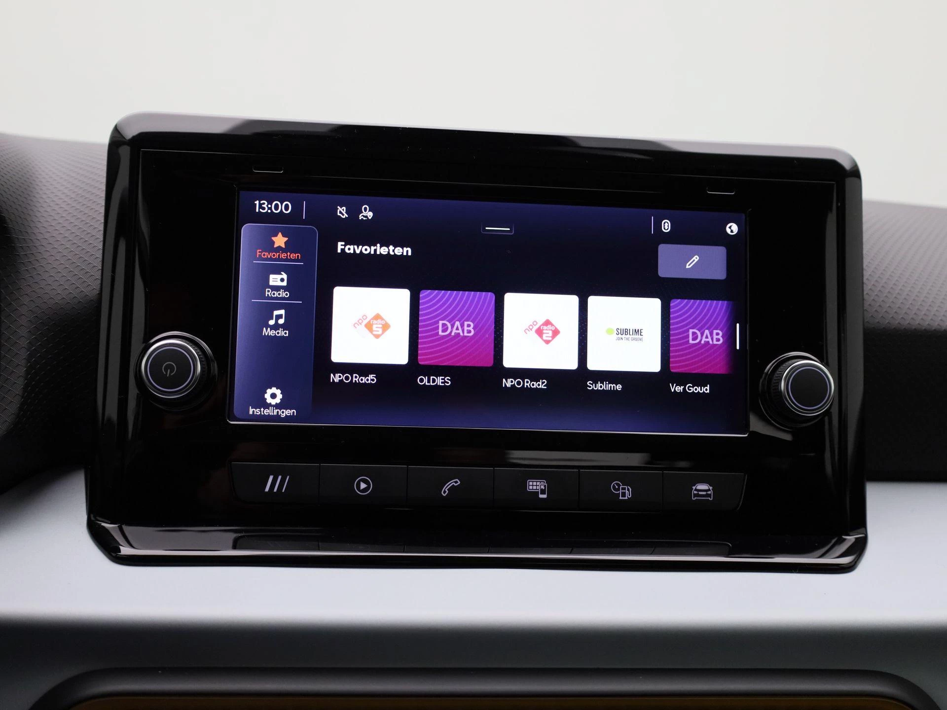 SEAT-Arona-image-13